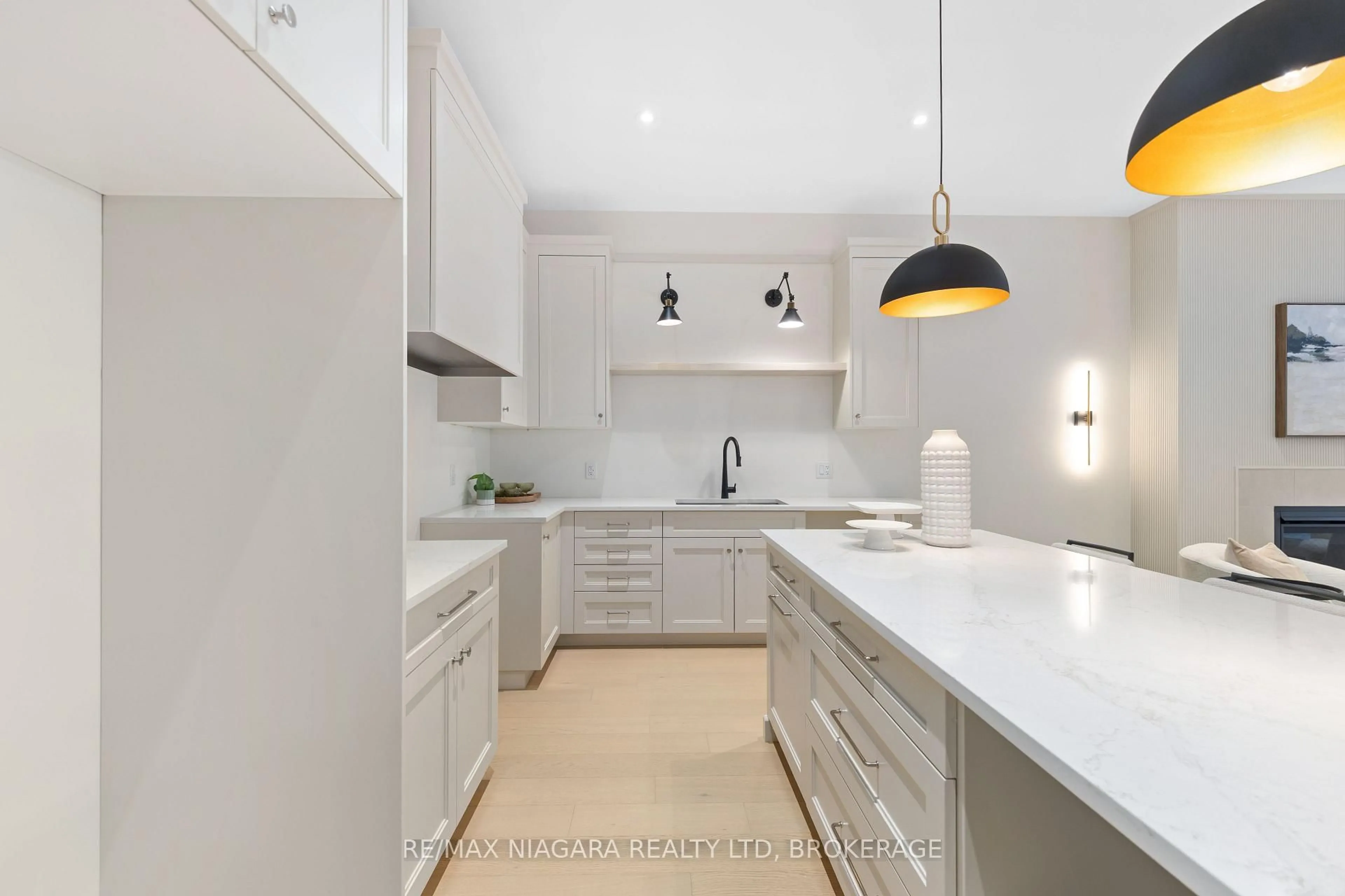 Contemporary kitchen, unknown for 11 Butternut Cres, Fort Erie Ontario L0S 1N0