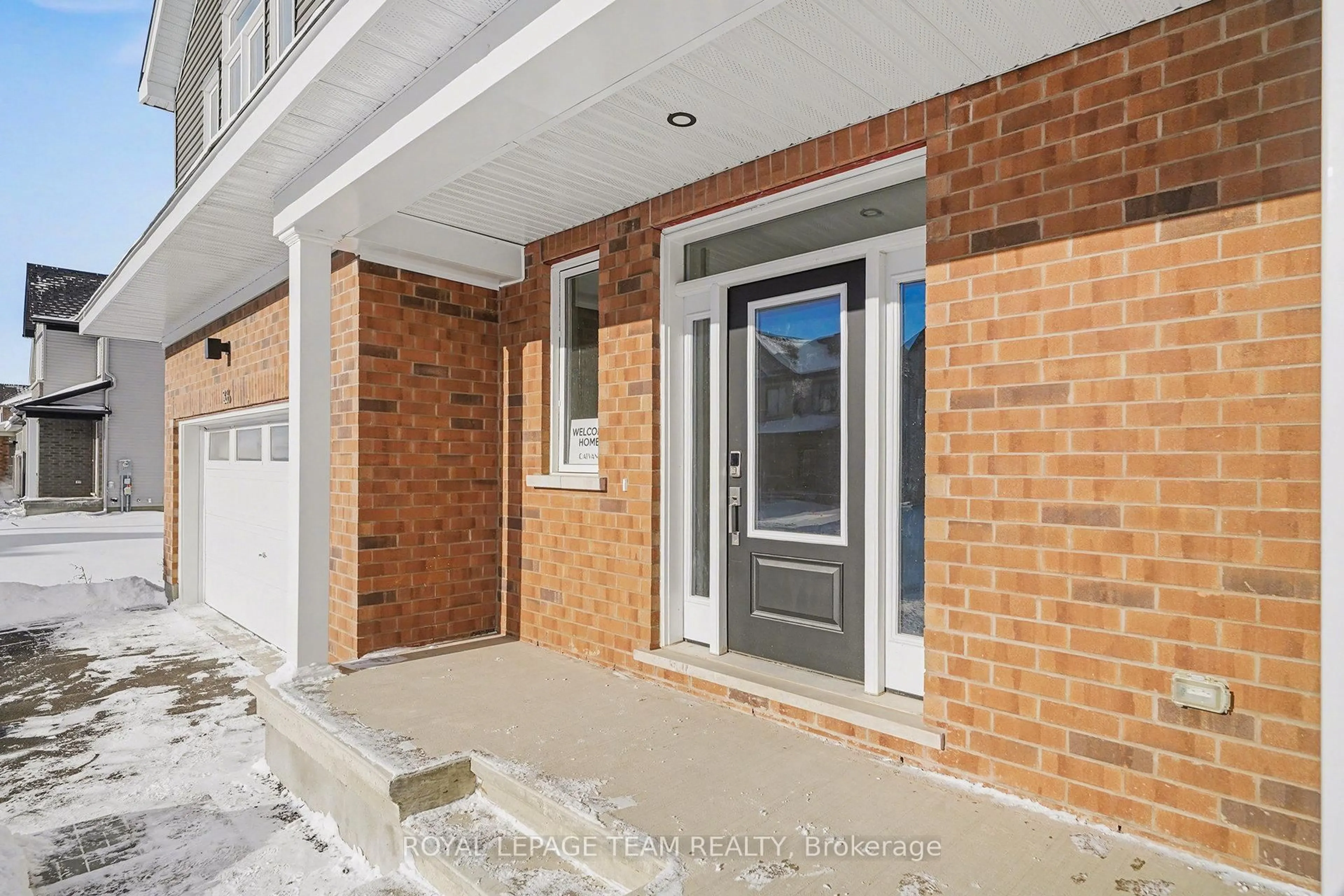 Indoor entryway for 336 Peninsula Rd, Ottawa Ontario K2J 7L9