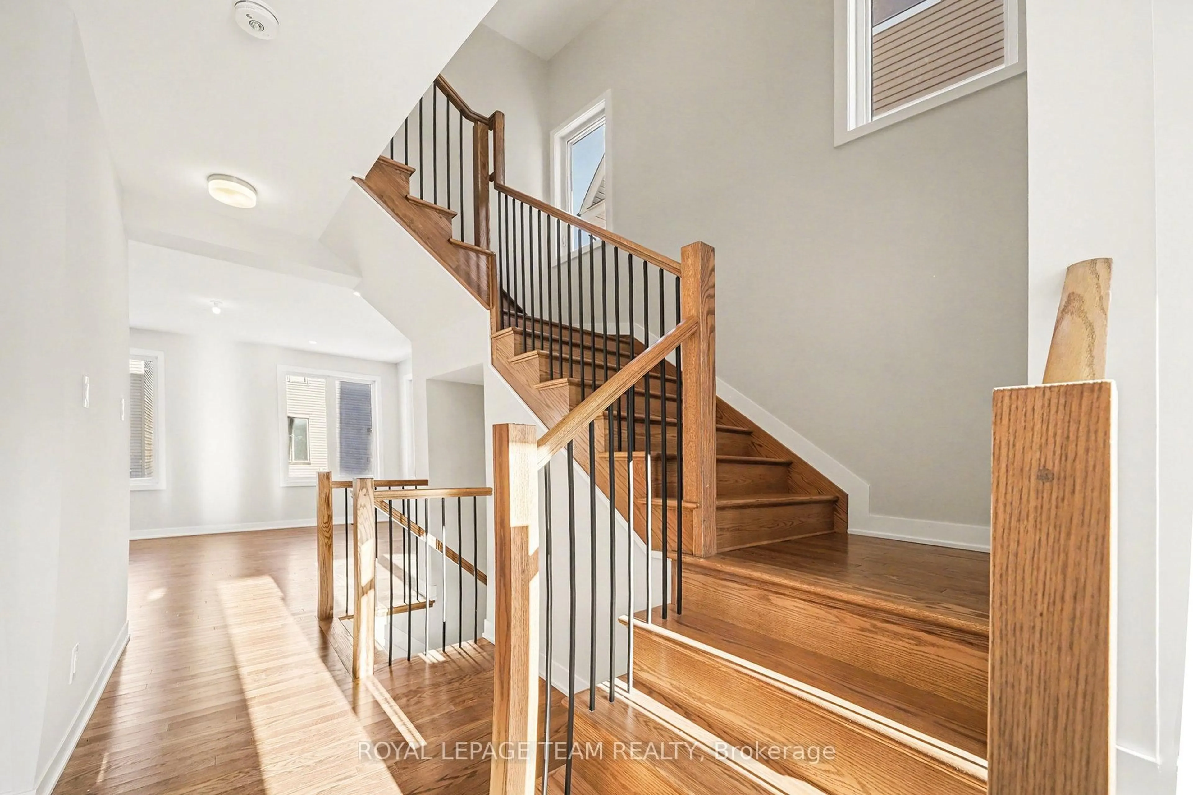 Stairs for 336 Peninsula Rd, Ottawa Ontario K2J 7L9