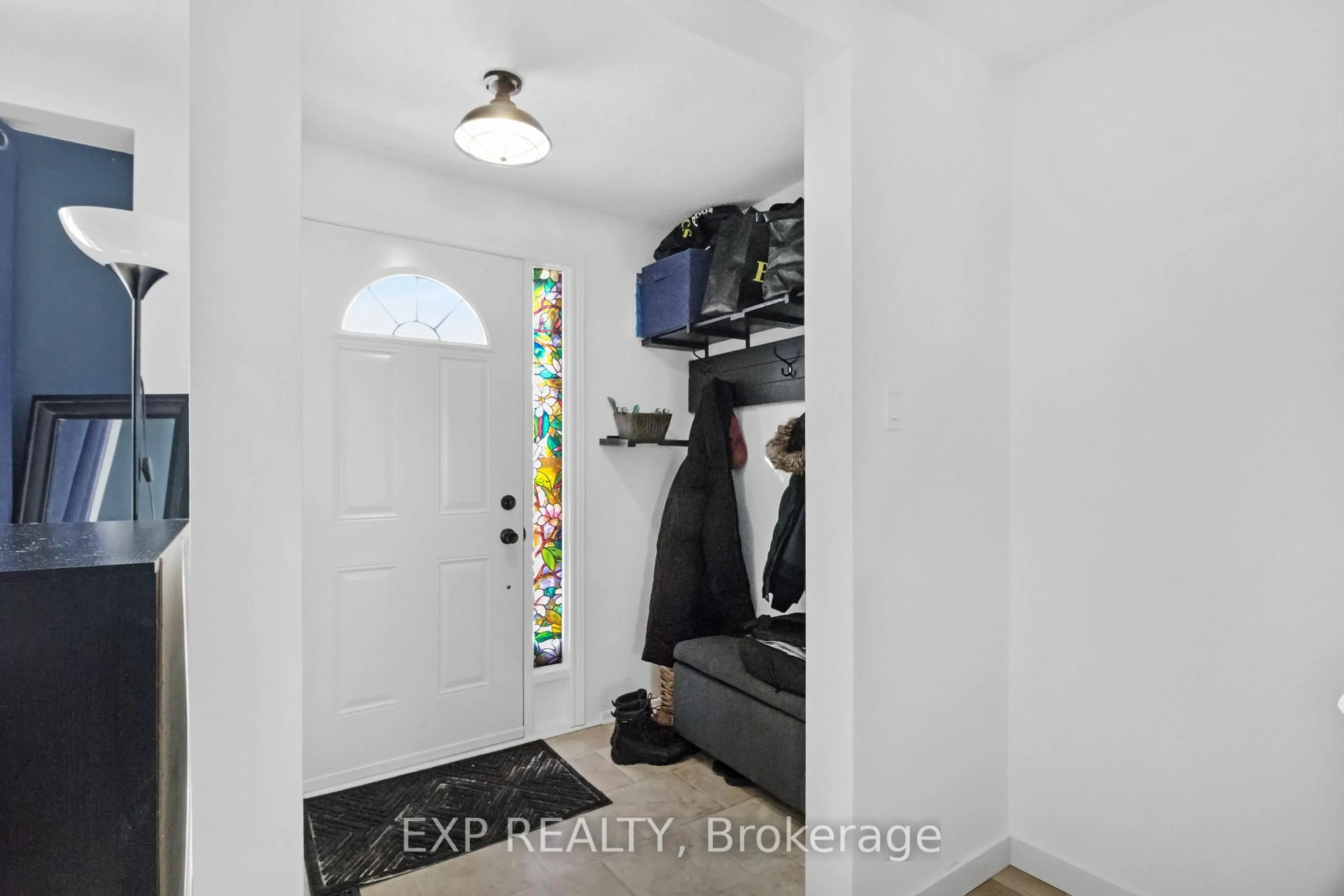 Indoor entryway for 1A Vanessa Terr, Ottawa Ontario K2J 1Y2