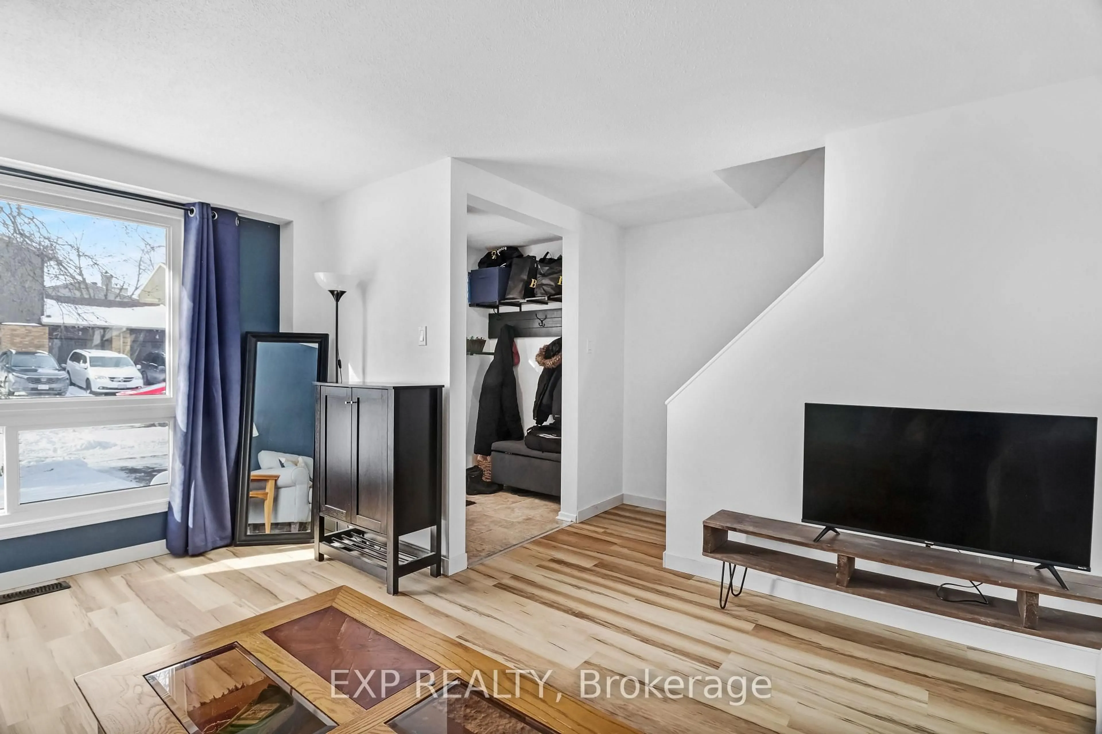 Indoor entryway for 1A Vanessa Terr, Ottawa Ontario K2J 1Y2