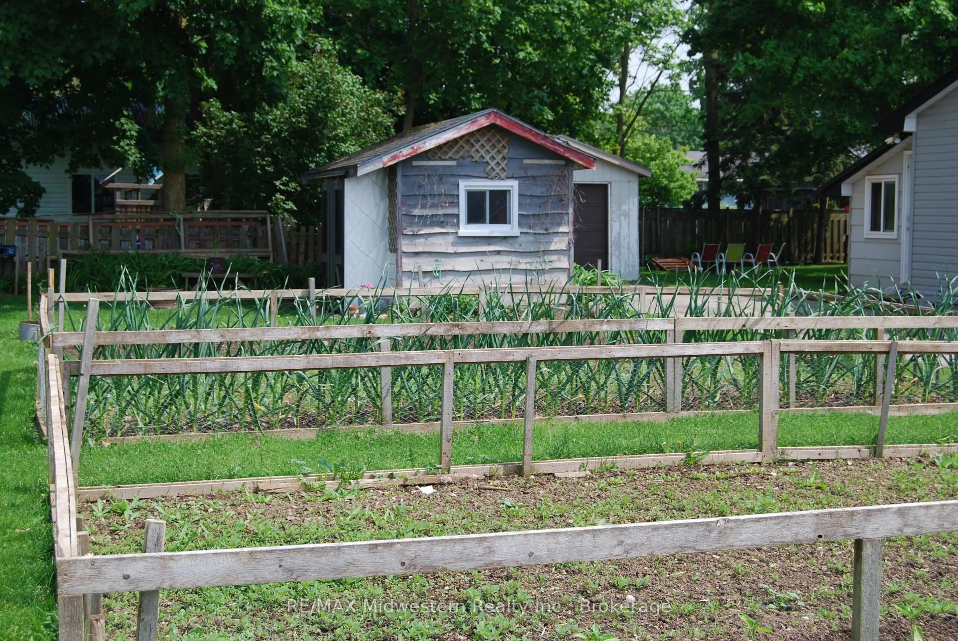 Shed for 410 Temple St, Minto Ontario N0G 2P0