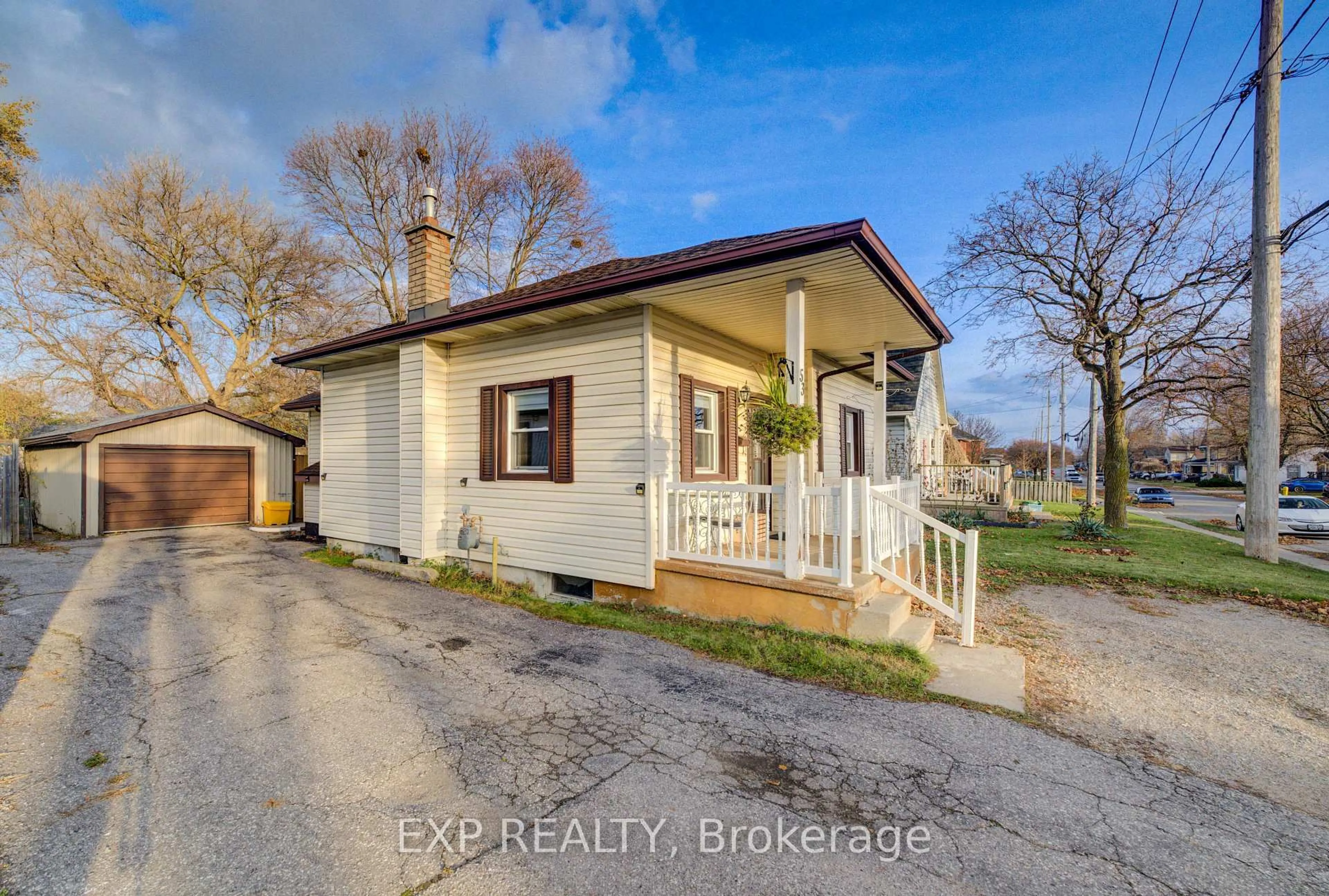 A pic from outside/outdoor area/front of a property/back of a property/a pic from drone, street for 53 Norfolk Ave, Cambridge Ontario N1R 3T7