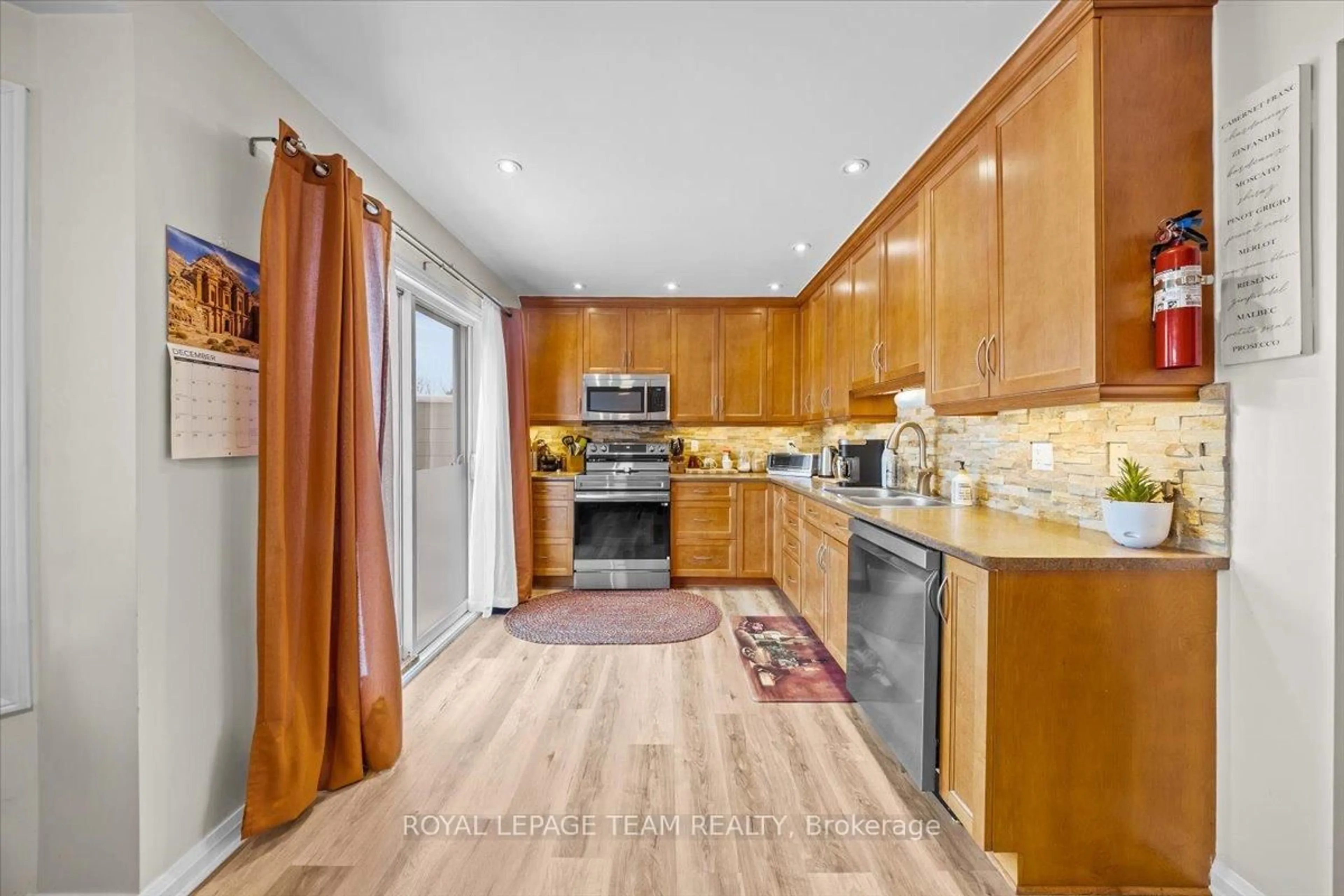 Open concept kitchen, ceramic/tile floor for 1137 Chimney Hill Way, Ottawa Ontario K1J 8Z7