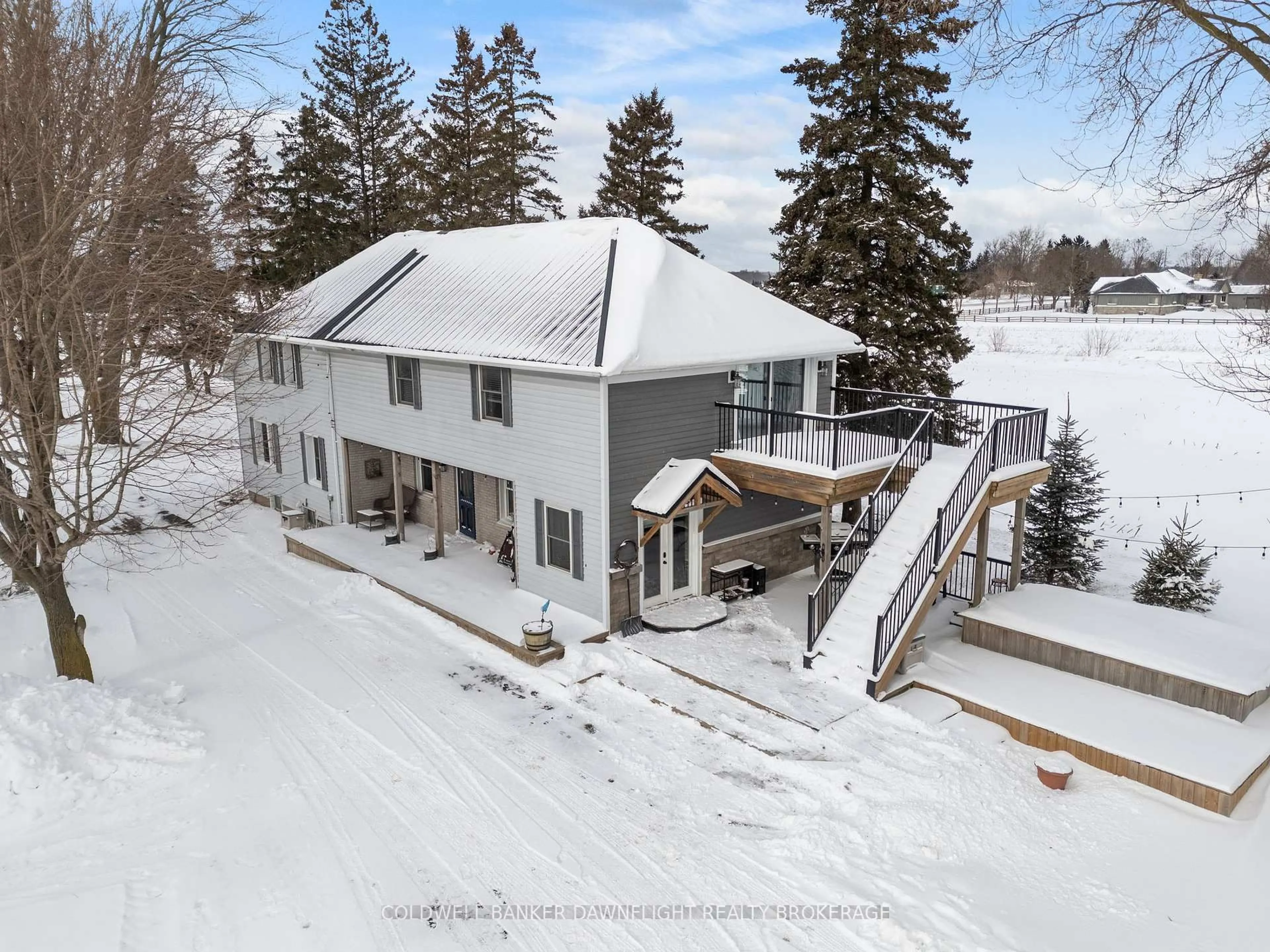 A pic from outside/outdoor area/front of a property/back of a property/a pic from drone, unknown for 69818 London Rd, South Huron Ontario N0M 1K0
