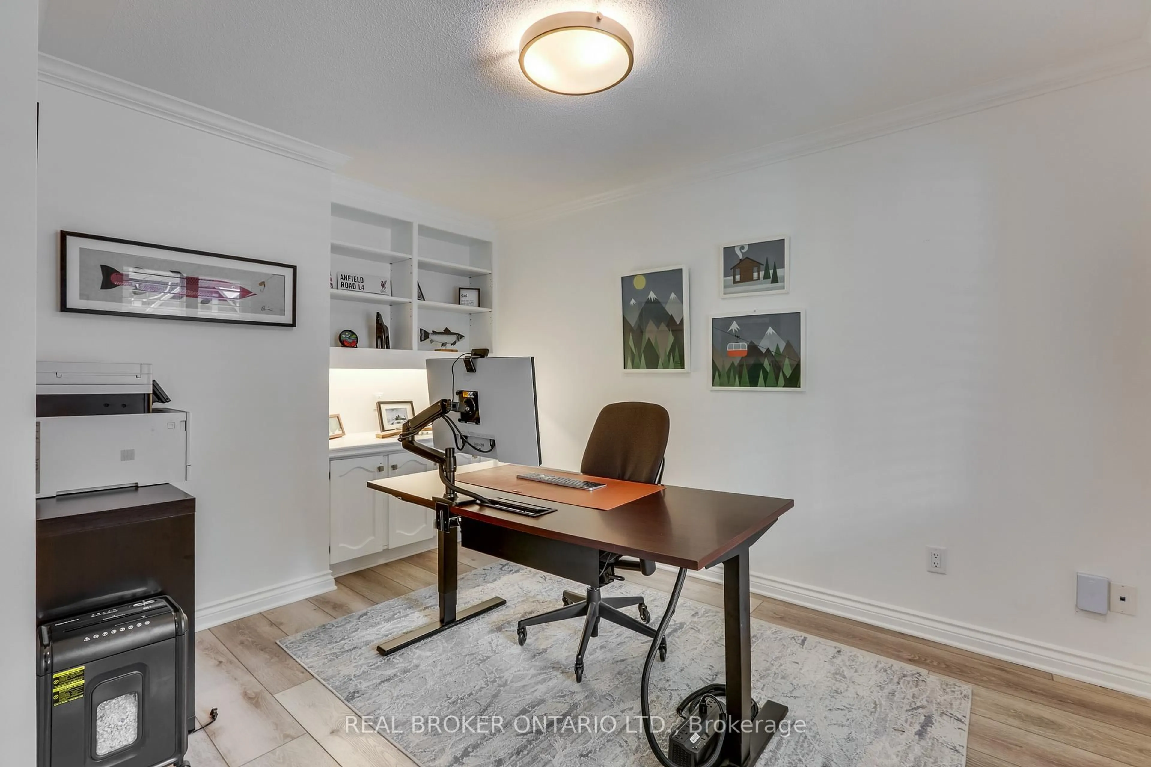 A pic of a room for 23 Chestnut Hill, London South Ontario N6K 4J5