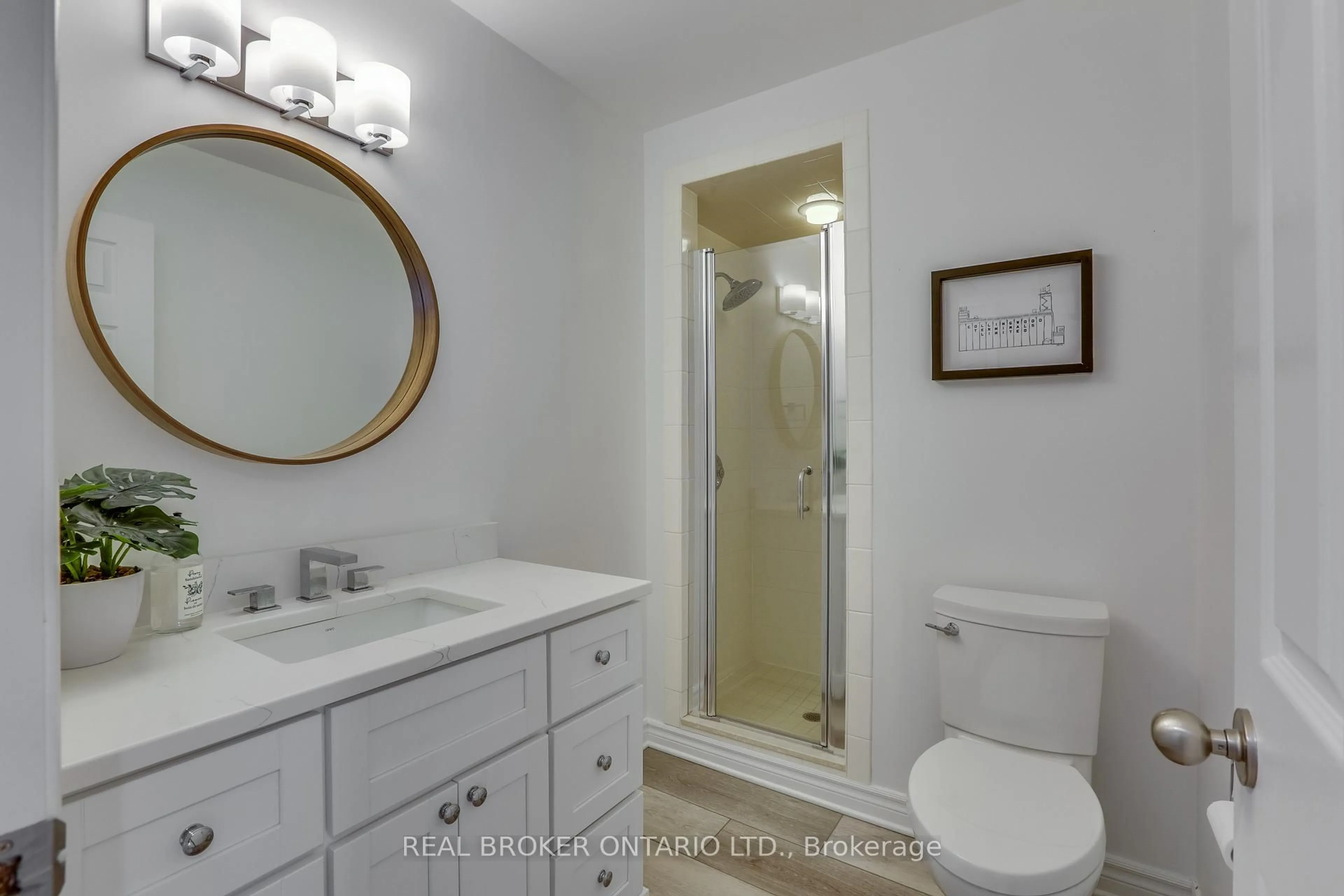 Standard bathroom, ceramic/tile floor for 23 Chestnut Hill, London South Ontario N6K 4J5