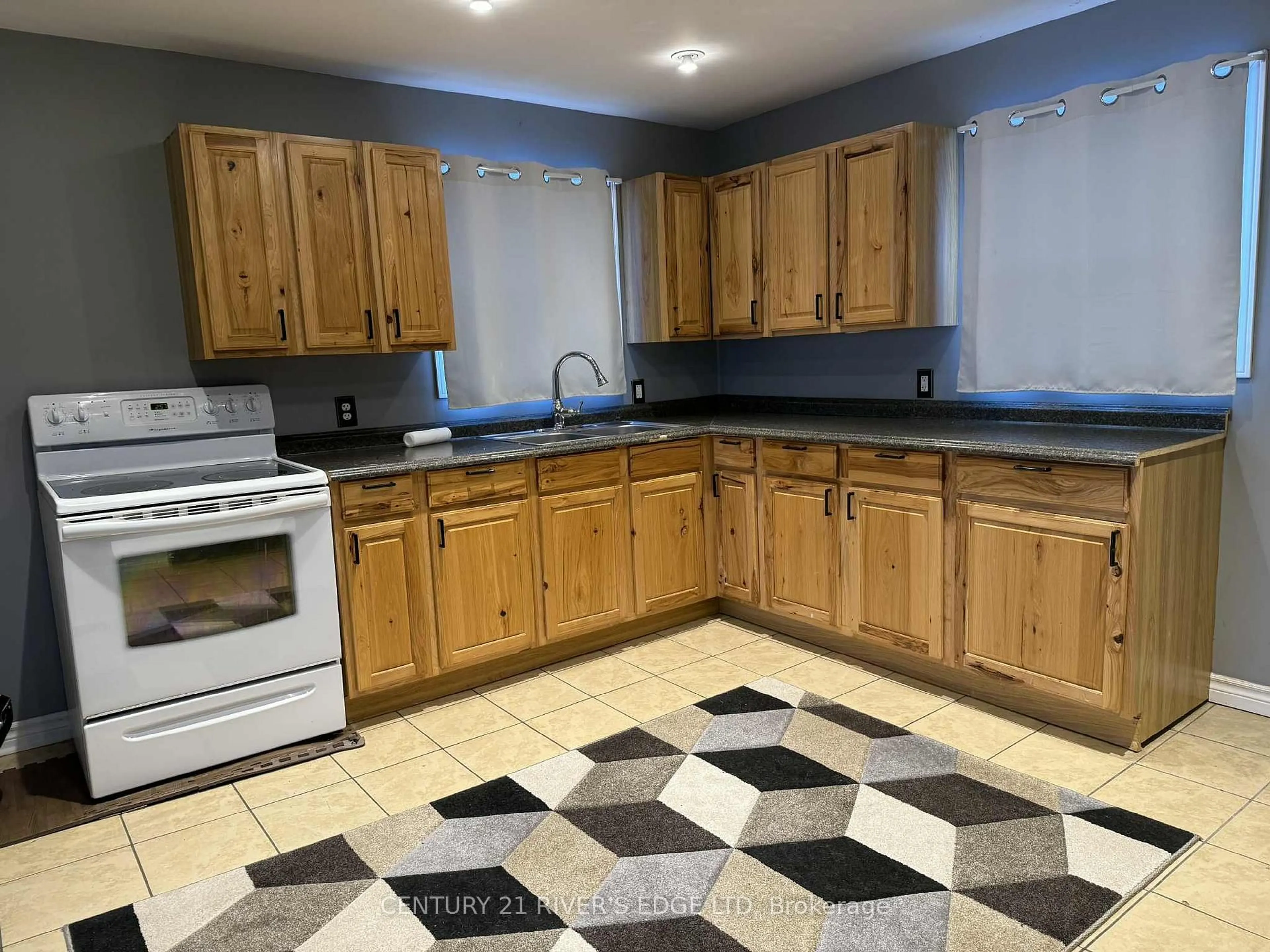 Standard kitchen, ceramic/tile floor for 101 Schofield Ave, Brockville Ontario K6V 4M7