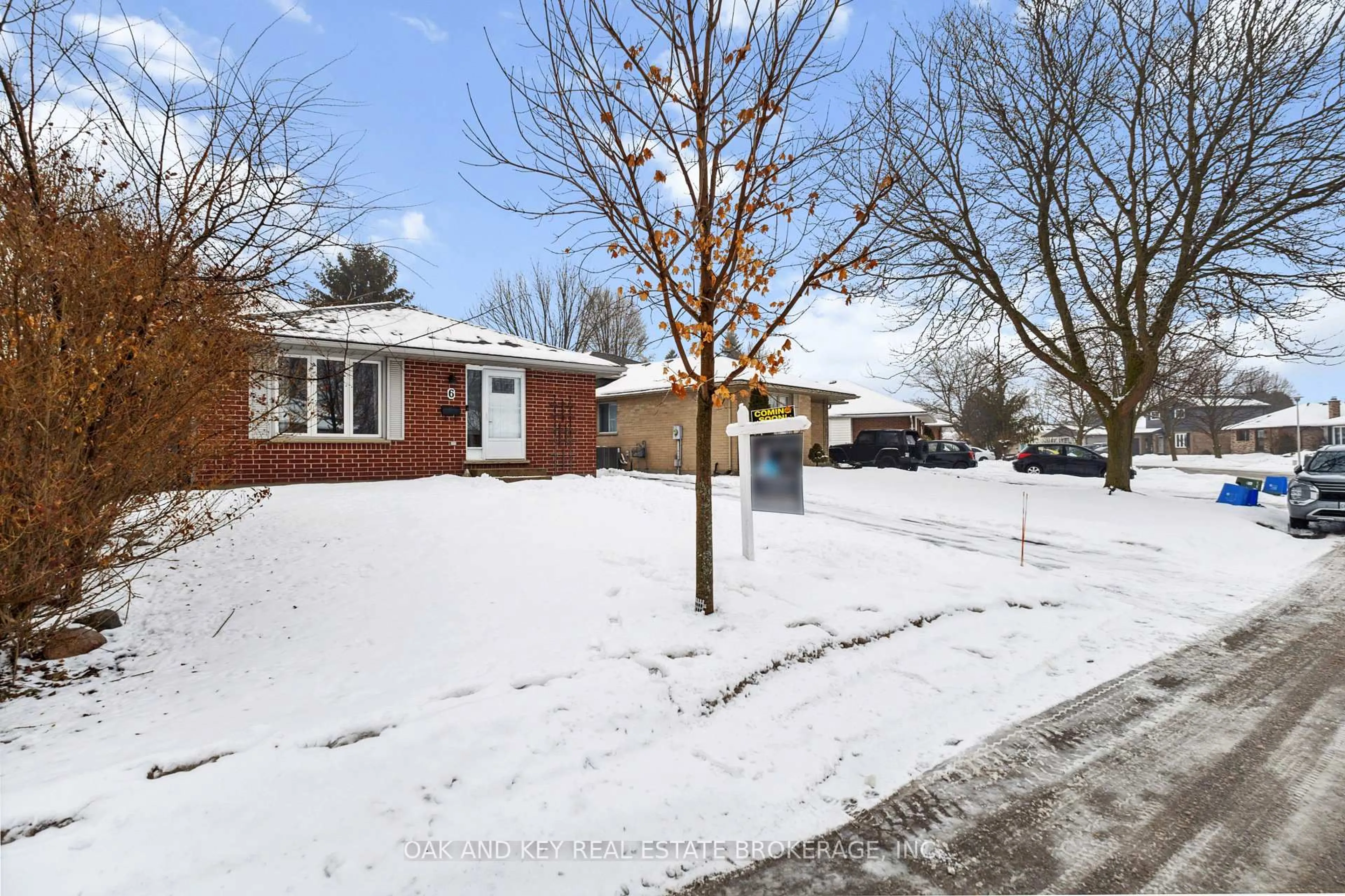 A pic from outside/outdoor area/front of a property/back of a property/a pic from drone, street for 6 WEYMOUTH Dr, London East Ontario N5V 4E7