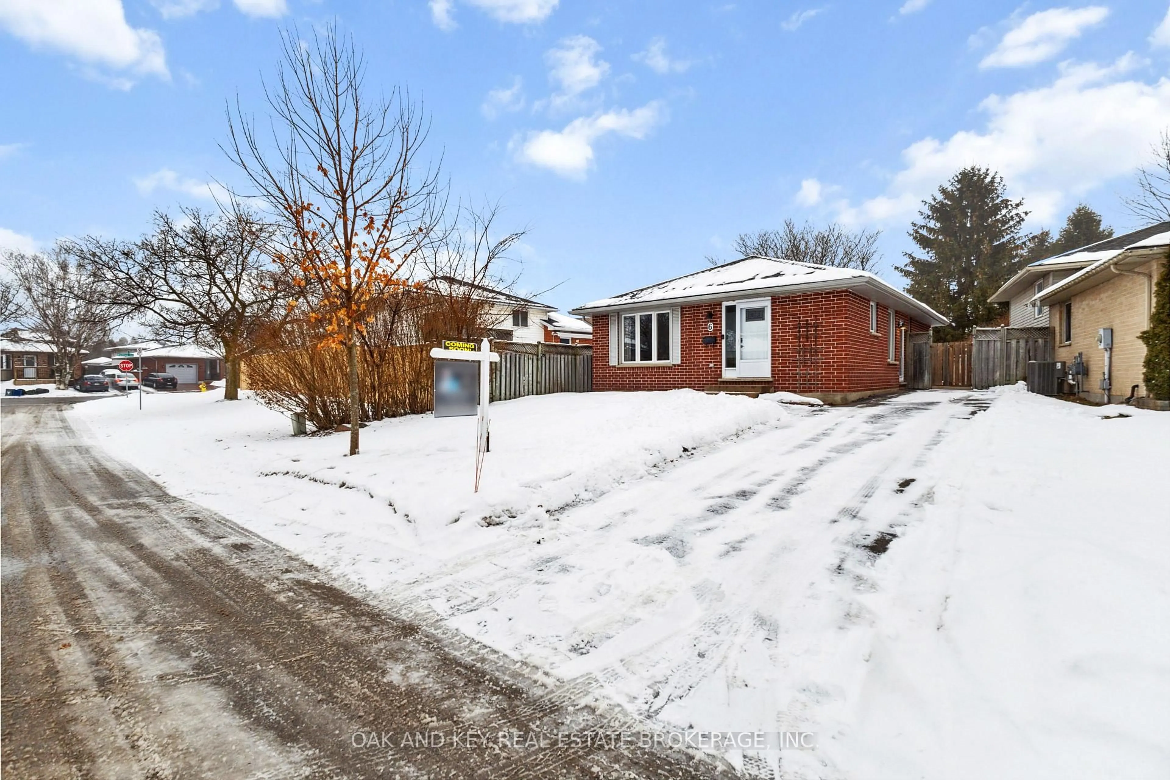 A pic from outside/outdoor area/front of a property/back of a property/a pic from drone, street for 6 WEYMOUTH Dr, London East Ontario N5V 4E7