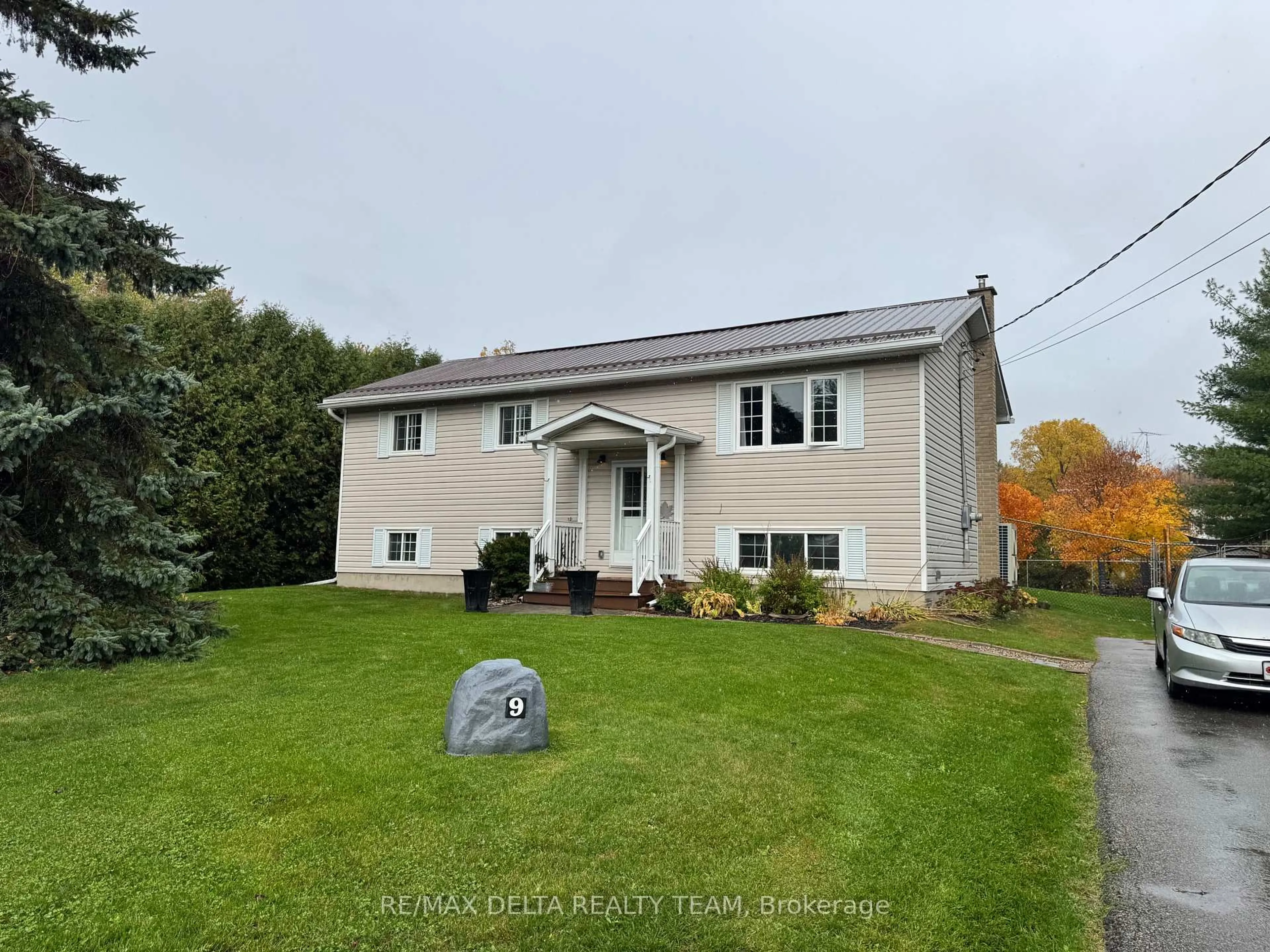 A pic from outside/outdoor area/front of a property/back of a property/a pic from drone, street for 9 Peryl Rd, Front of Yonge Ontario K0E 1R0