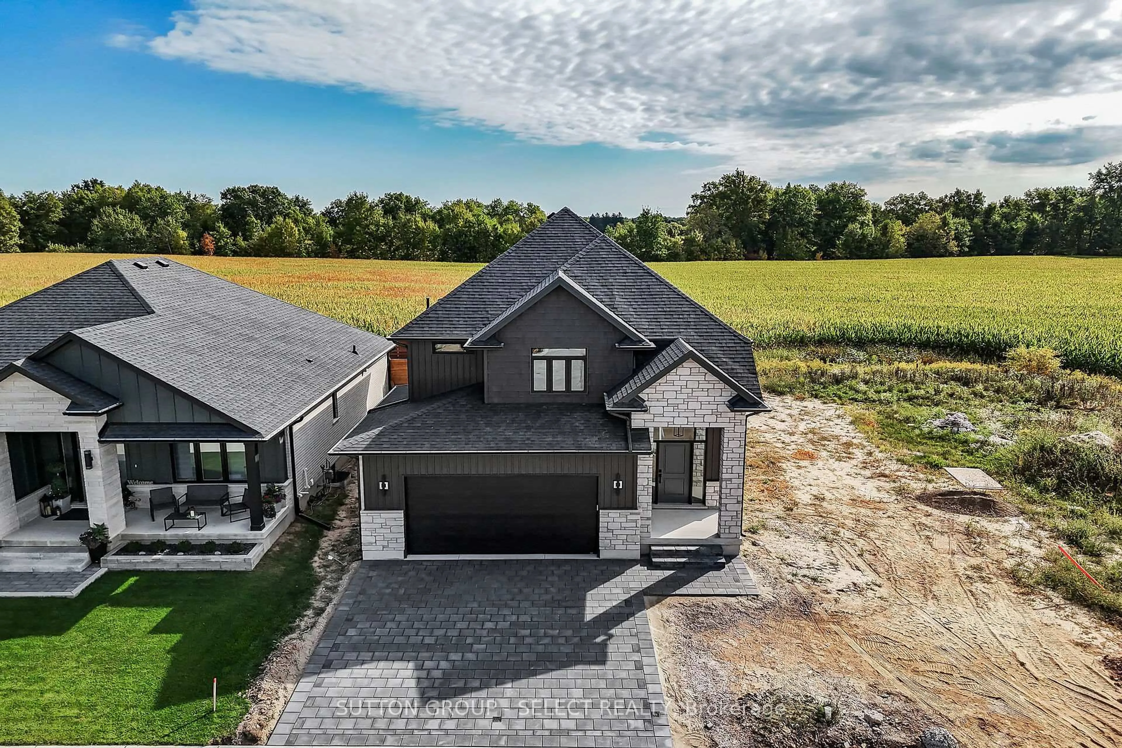 A pic from outside/outdoor area/front of a property/back of a property/a pic from drone, street for 58 BRISCOE Cres, Strathroy-Caradoc Ontario N7G 0G3