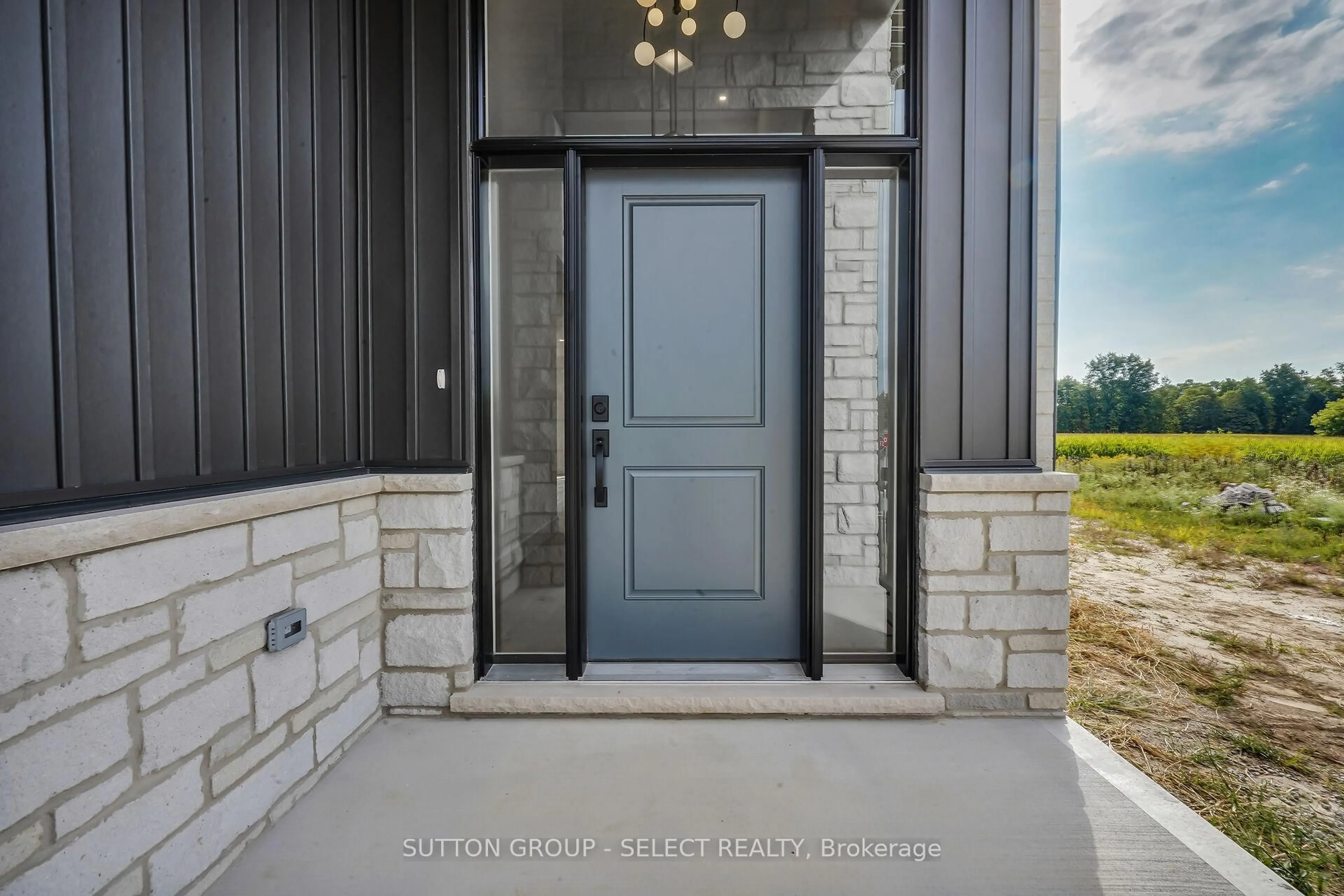 Indoor entryway for 58 BRISCOE Cres, Strathroy-Caradoc Ontario N7G 0G3