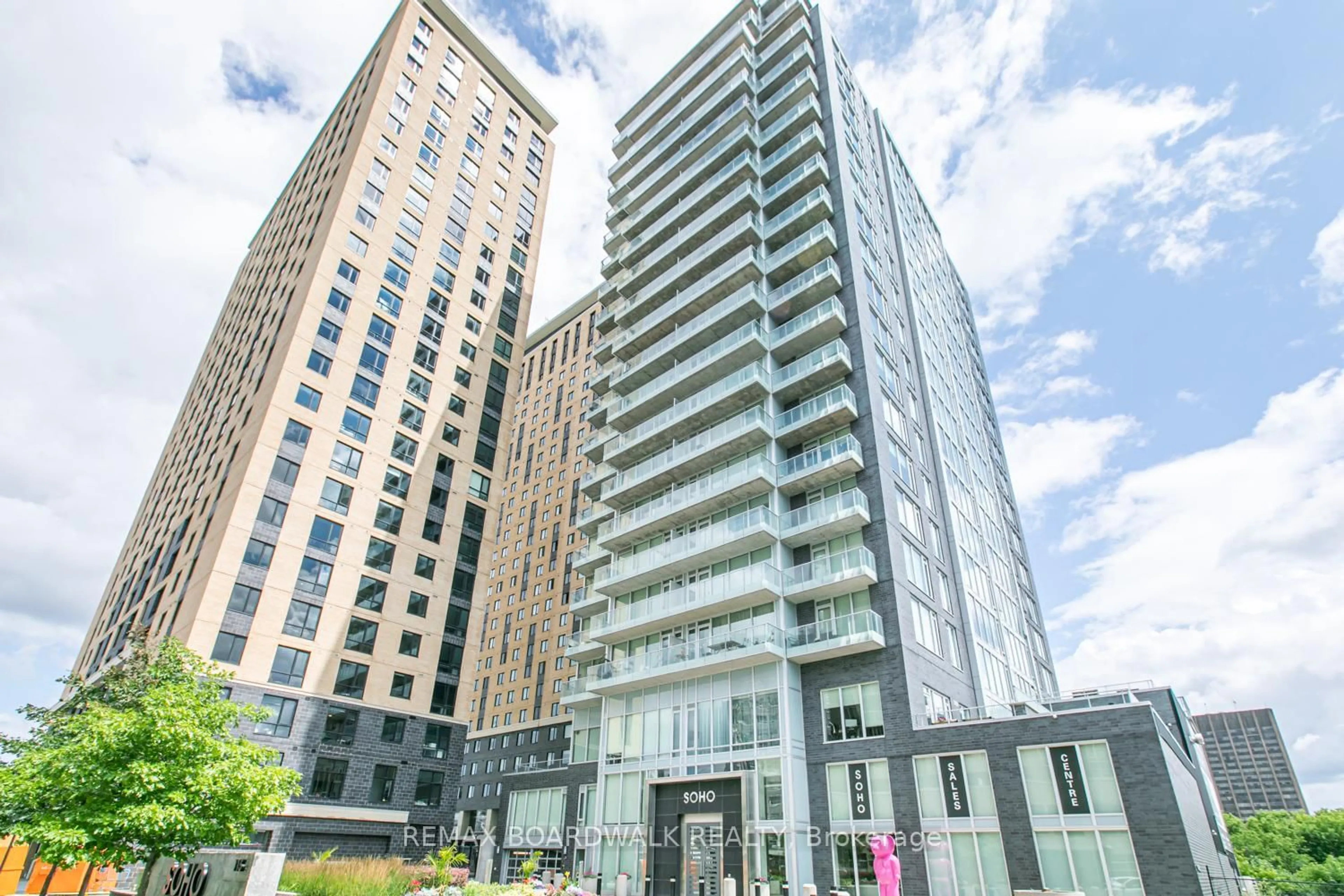 Indoor foyer for 111 Champagne Ave #1807, Ottawa Ontario K1S 5V3