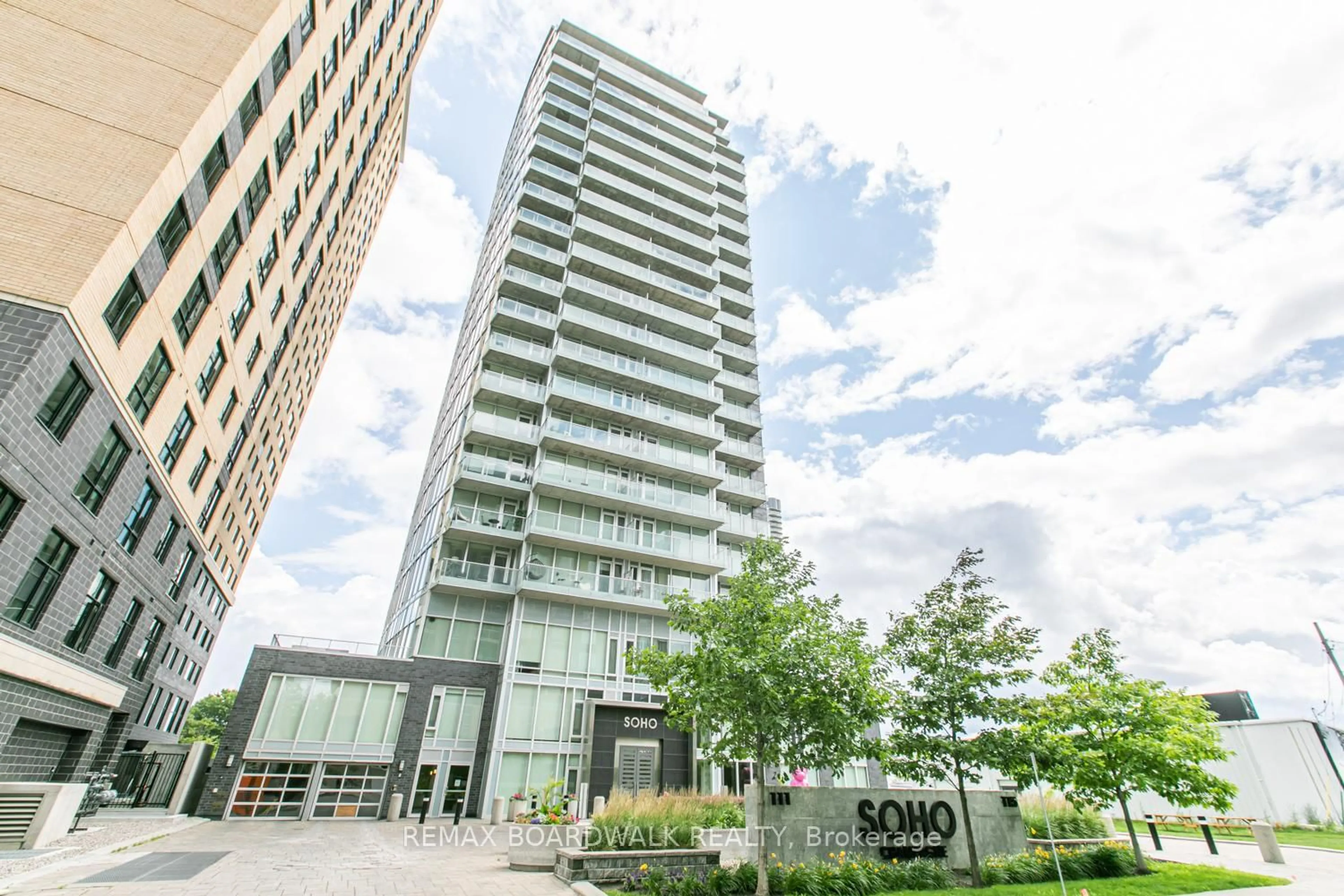 Patio, building for 111 Champagne Ave #1807, Ottawa Ontario K1S 5V3