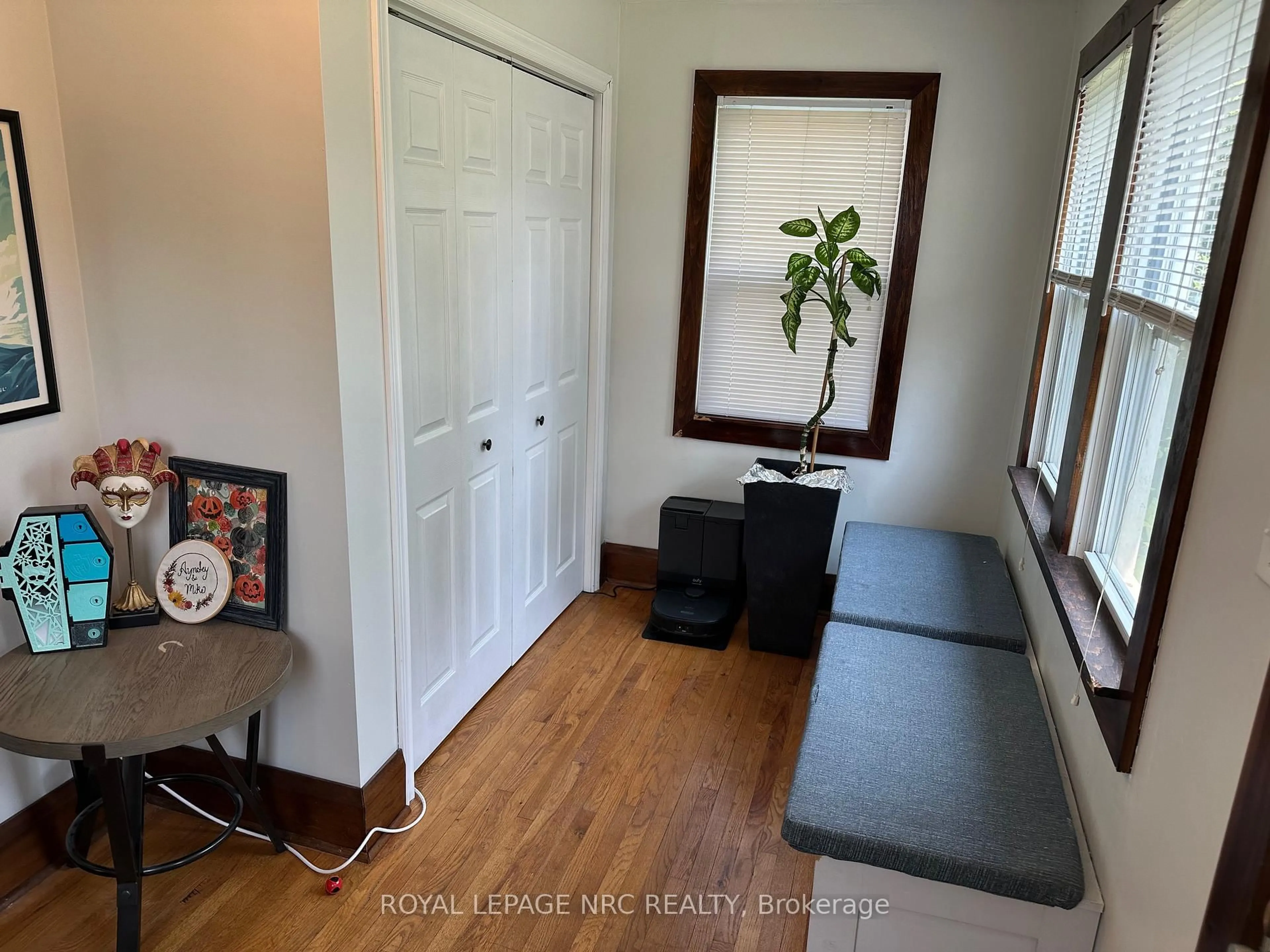 Indoor entryway for 270 Beatrice St, Welland Ontario L3B 2Z7