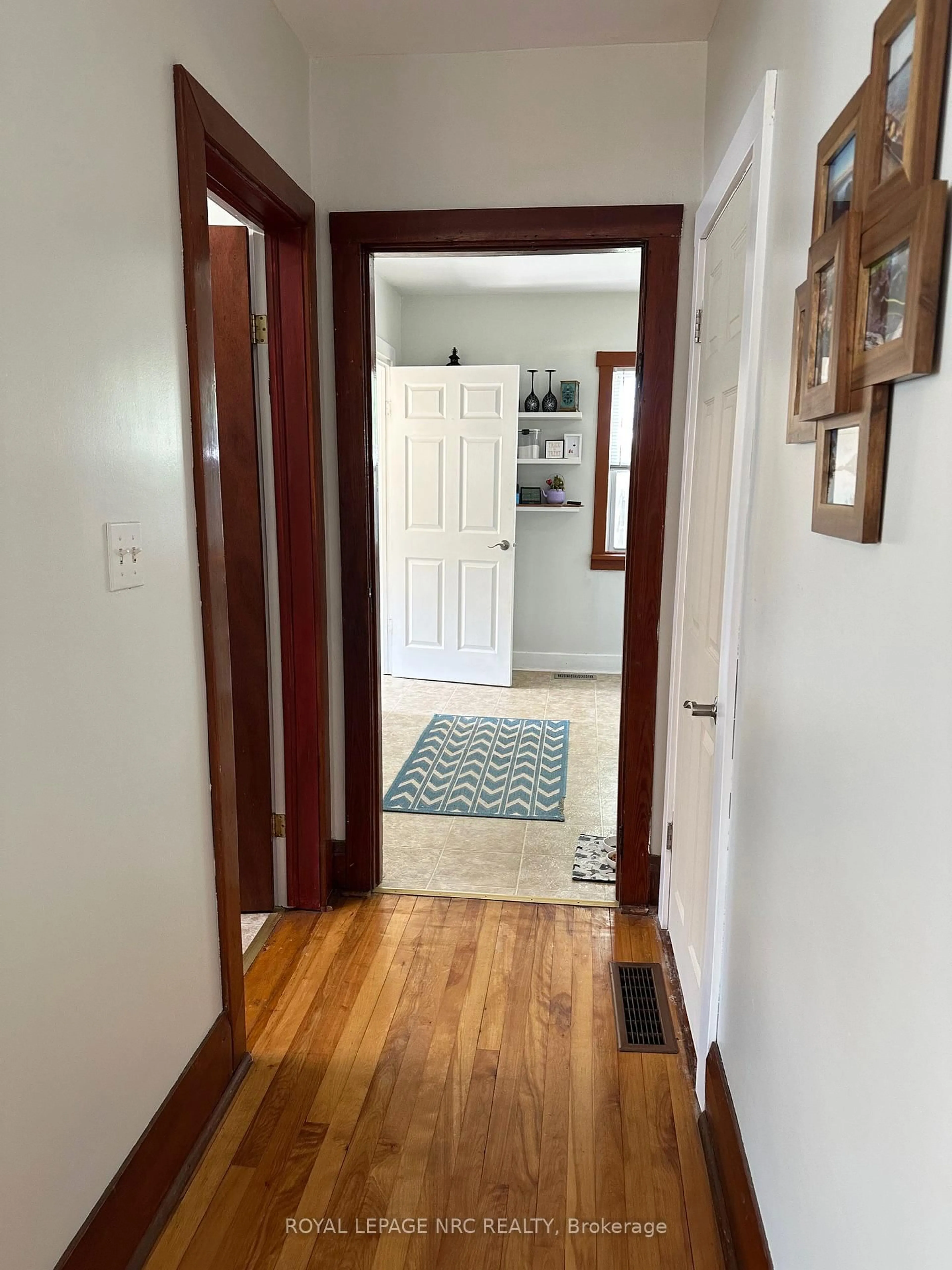 Indoor entryway for 270 Beatrice St, Welland Ontario L3B 2Z7