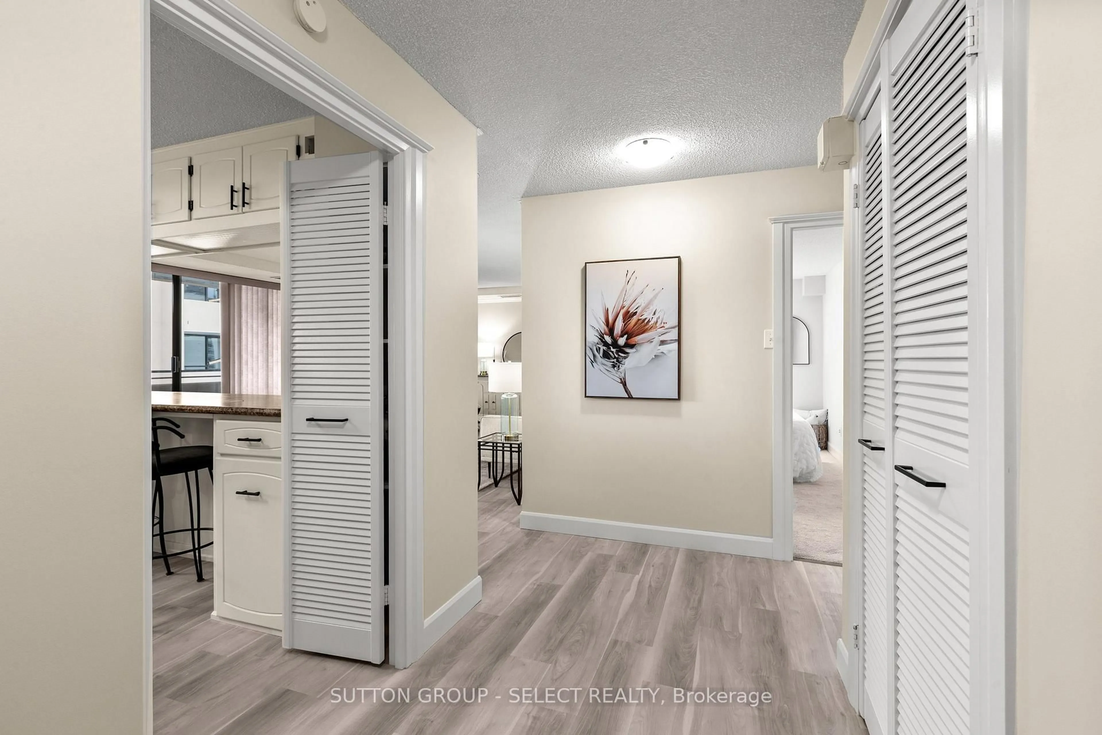 Indoor entryway for 380 King St #1702, London East Ontario N6B 3L6