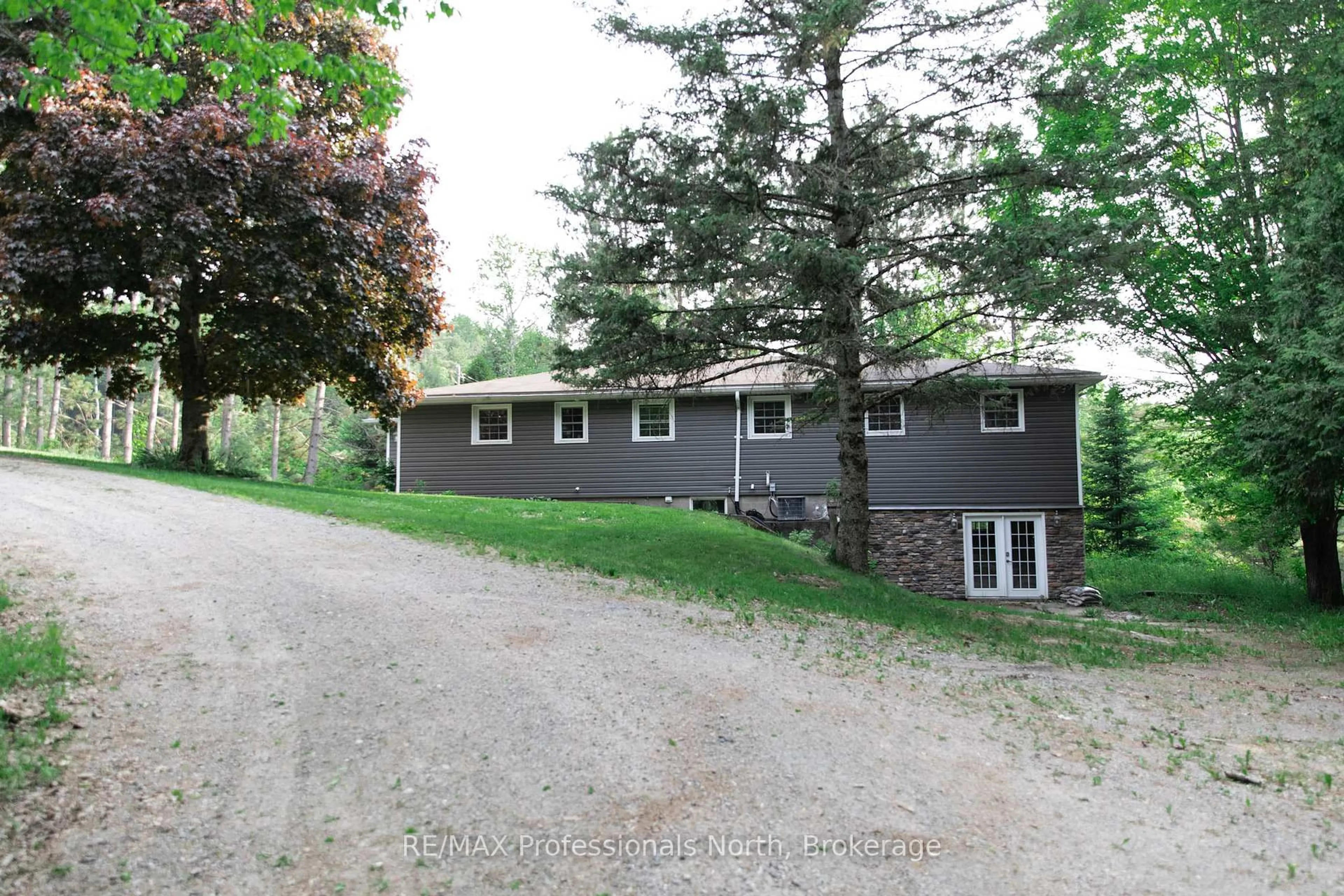 Unknown for 22 Robert Dr, Bancroft Ontario K0L 1C0