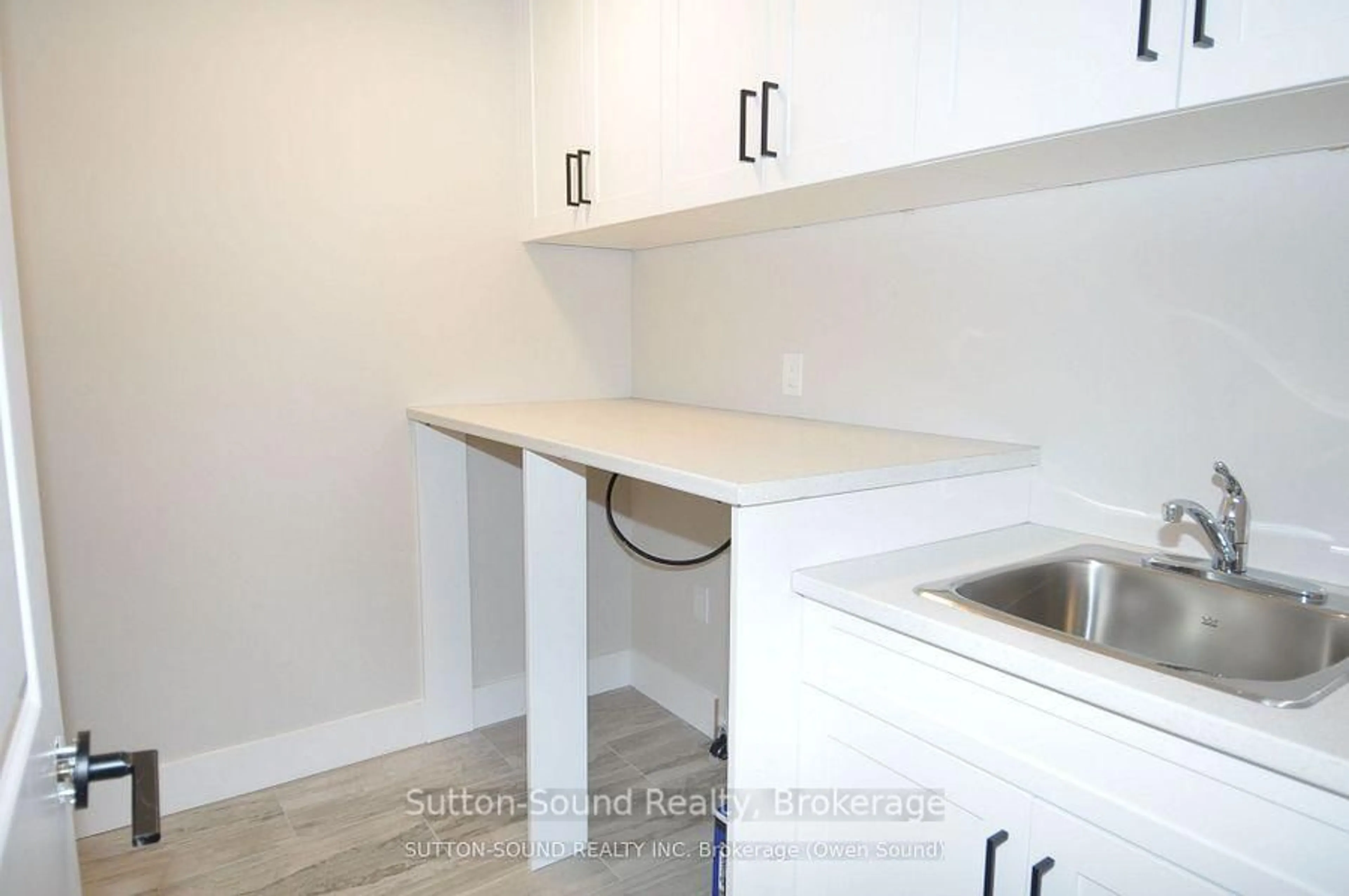 Laundry room for 622 8th St, Owen Sound Ontario N4K 5N3