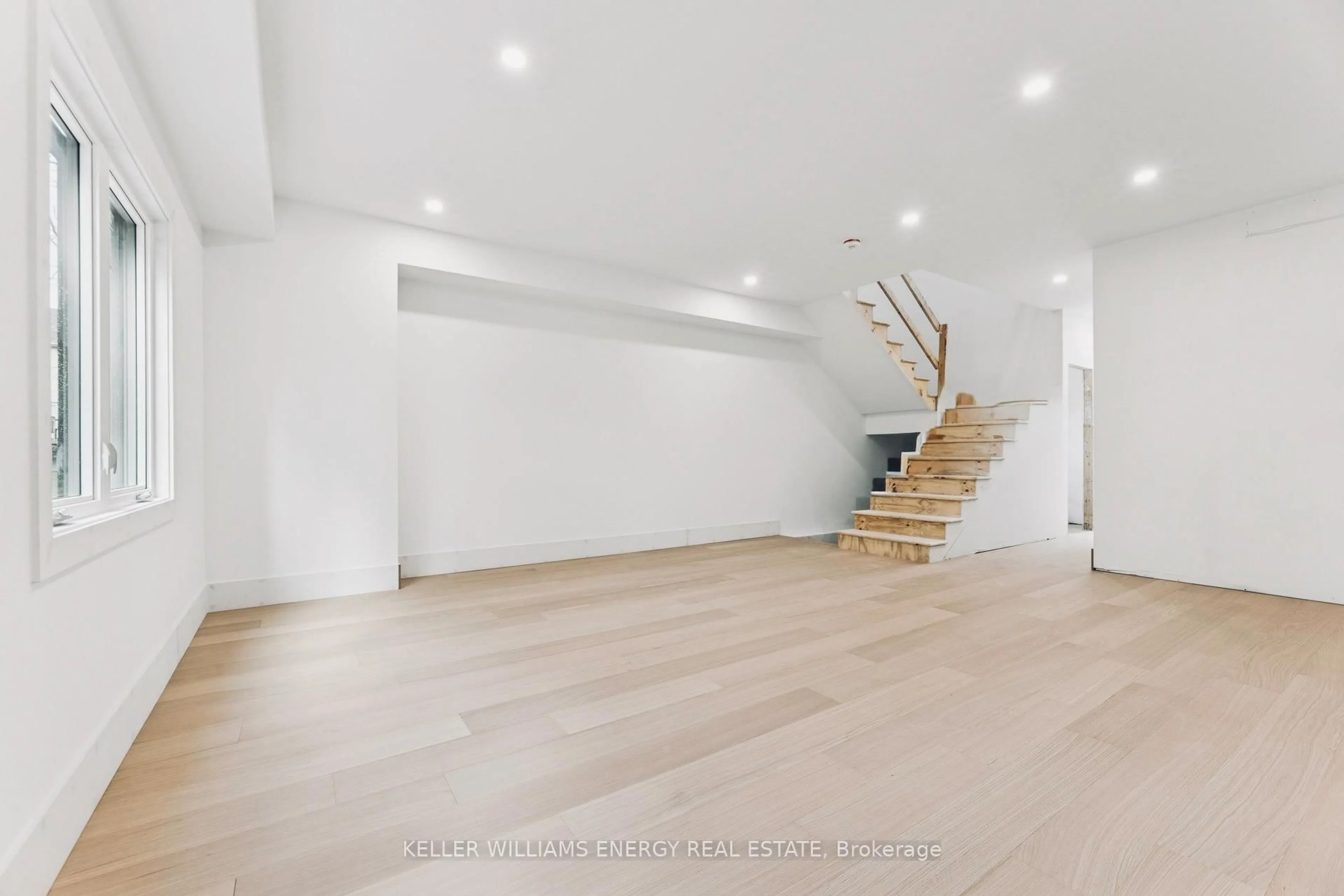 Unknown for 11 Union St, Cavan Monaghan Ontario L0A 1G0