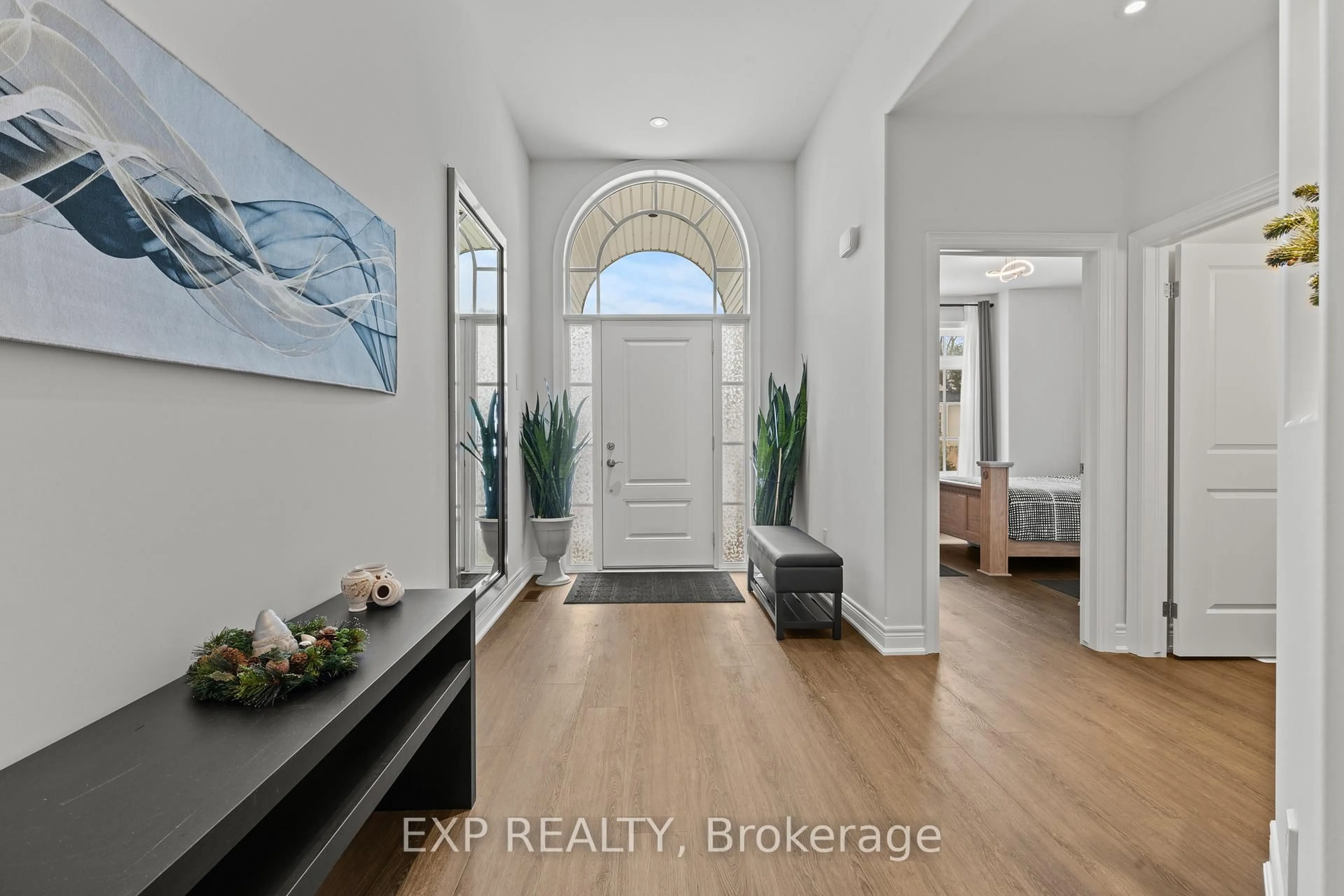 Indoor entryway for 3571 Whispering Woods Tr, Fort Erie Ontario L0S 1N0