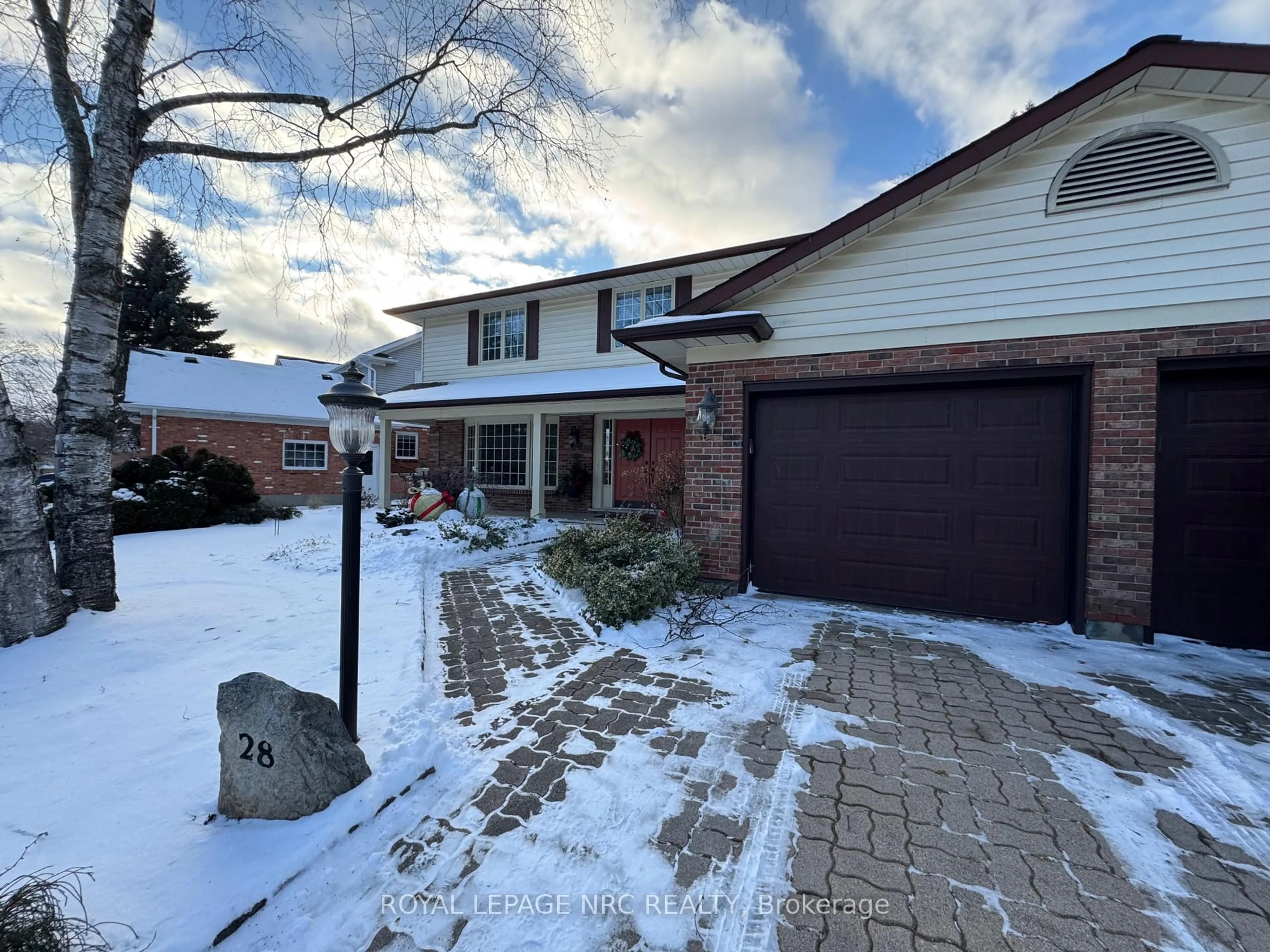 Home with brick exterior material, street for 28 Forest Hill Cres, Pelham Ontario L0S 1E1