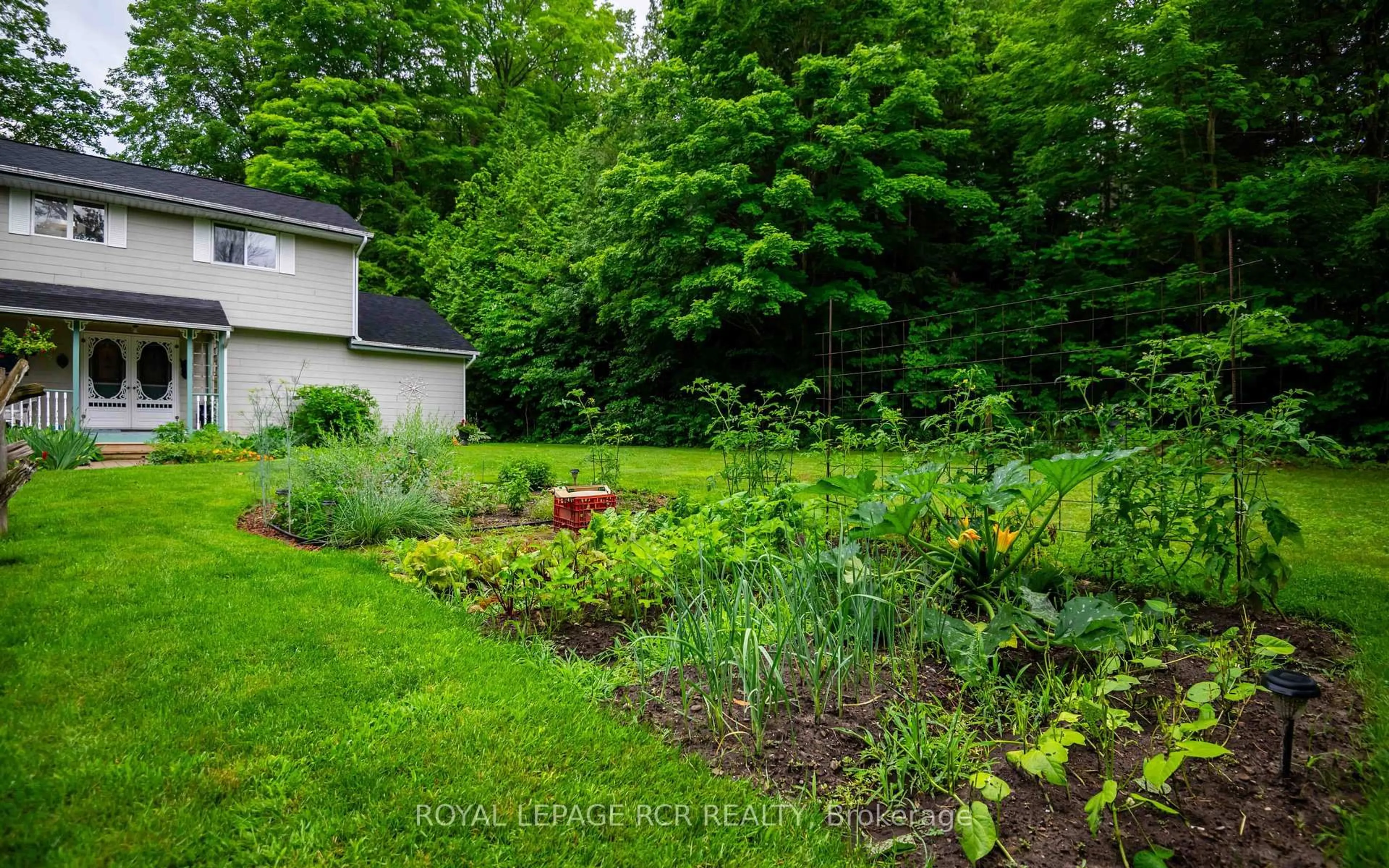 Patio, street for 308392 Hockley Rd, Mono Ontario L9W 6N4