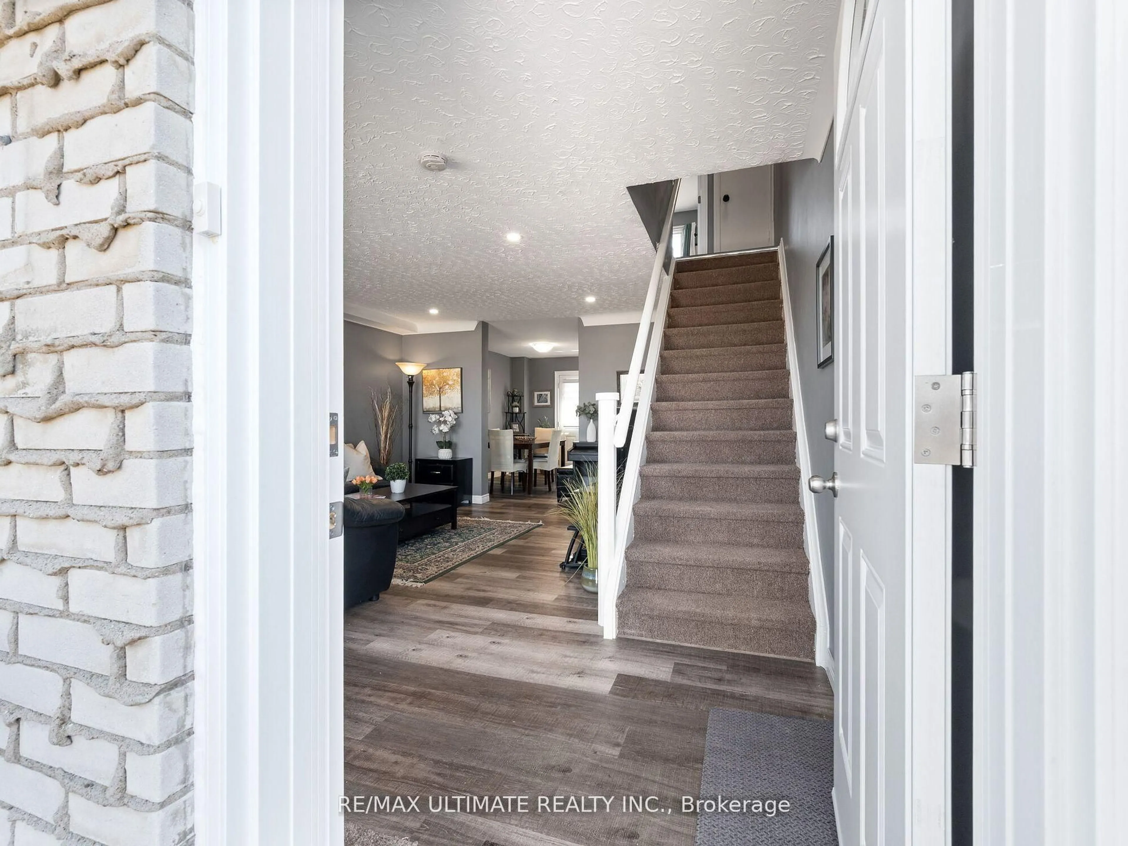 Indoor entryway for 252 Bertie St #3, Fort Erie Ontario L2A 1Z6