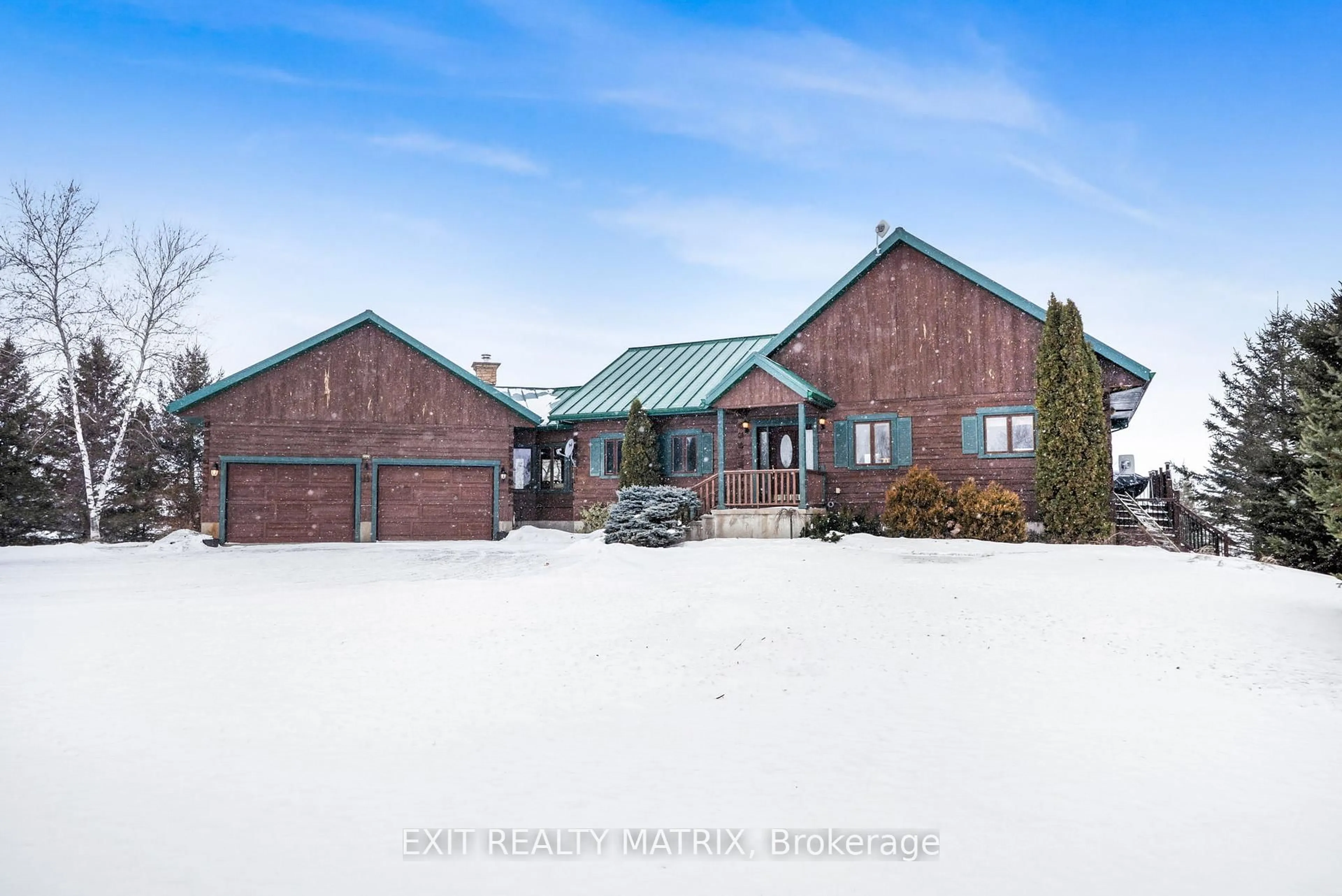 A pic from outside/outdoor area/front of a property/back of a property/a pic from drone, unknown for 353 Chemin Du Domaine Rd, Alfred and Plantagenet Ontario K0B 1J0