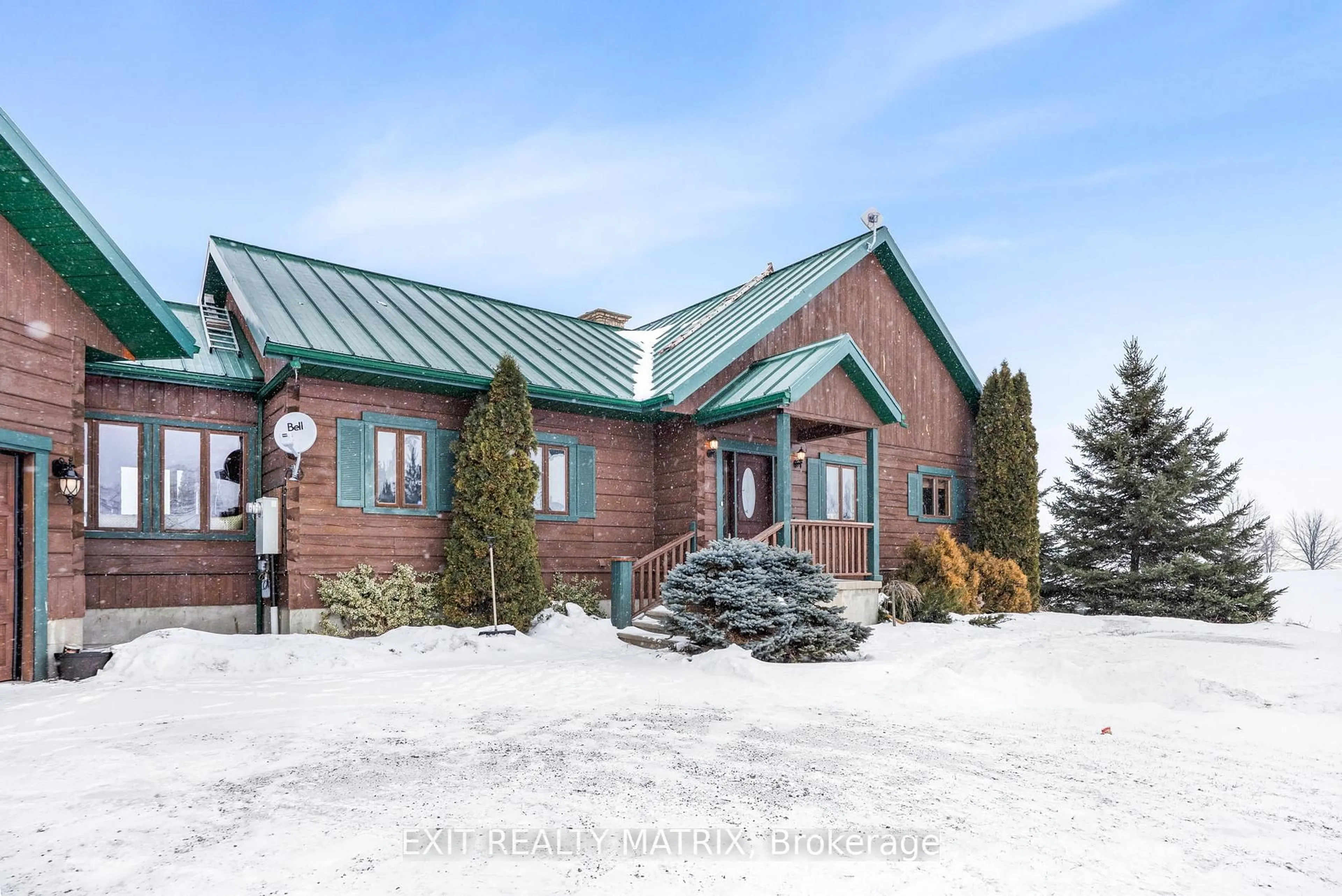 Indoor foyer for 353 Chemin Du Domaine Rd, Alfred and Plantagenet Ontario K0B 1J0