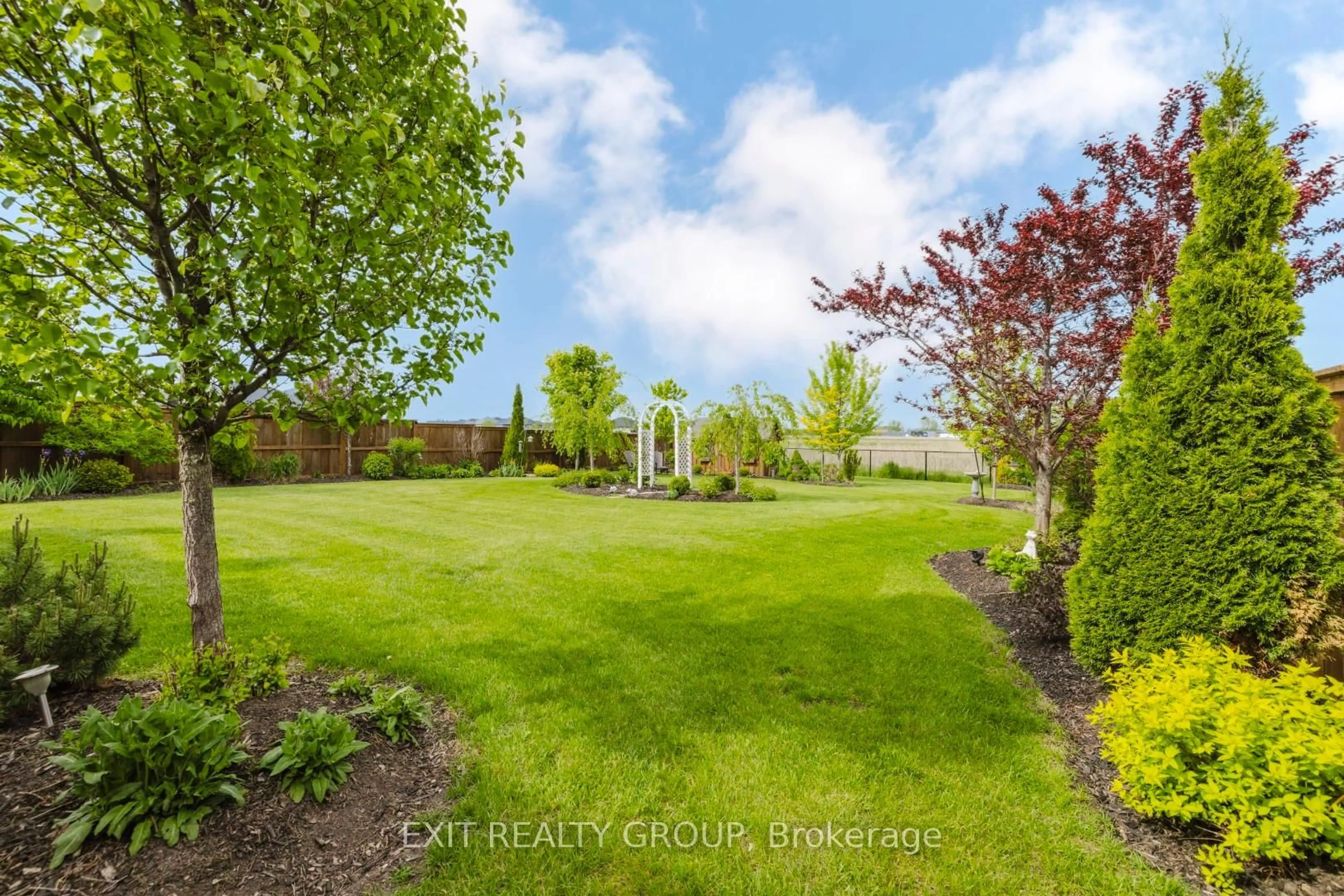 A pic from outside/outdoor area/front of a property/back of a property/a pic from drone, unknown for 53 Hampton Ridge Dr, Belleville Ontario K8N 0E6