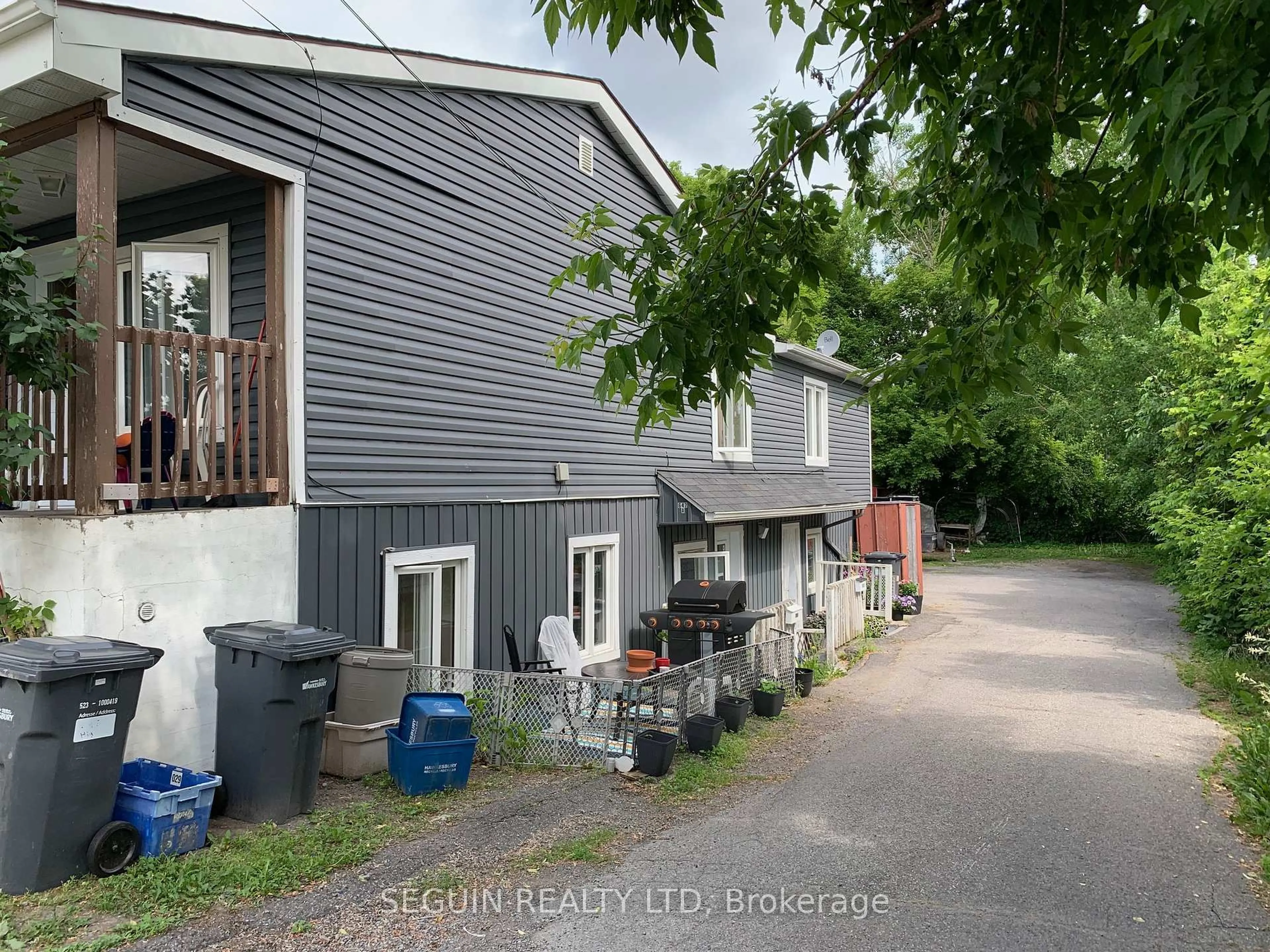 A pic from outside/outdoor area/front of a property/back of a property/a pic from drone, street for 645-647A-647B Higginson St, Hawkesbury Ontario K6A 1G9