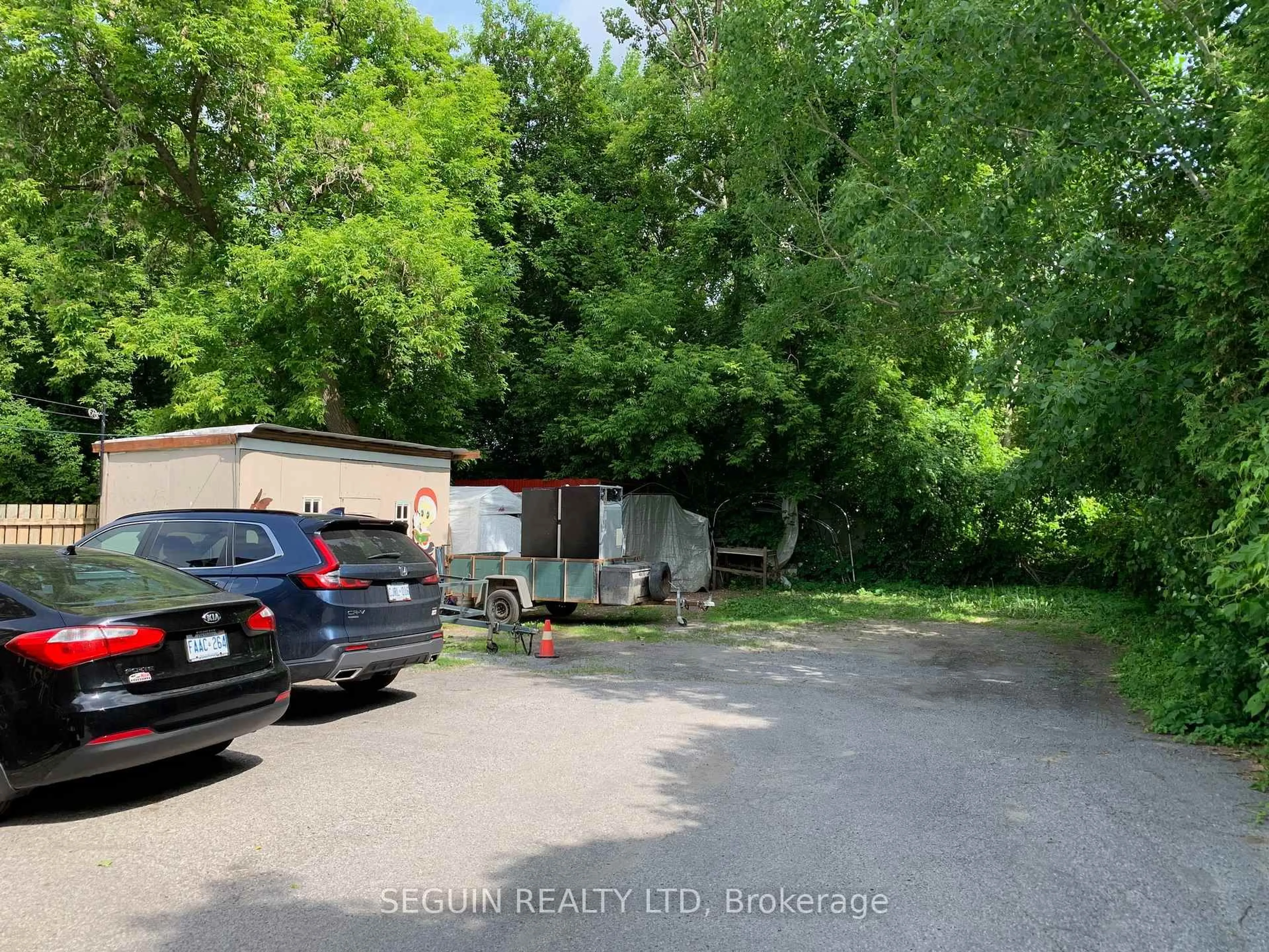 Unknown for 645-647A-647B Higginson St, Hawkesbury Ontario K6A 1G9