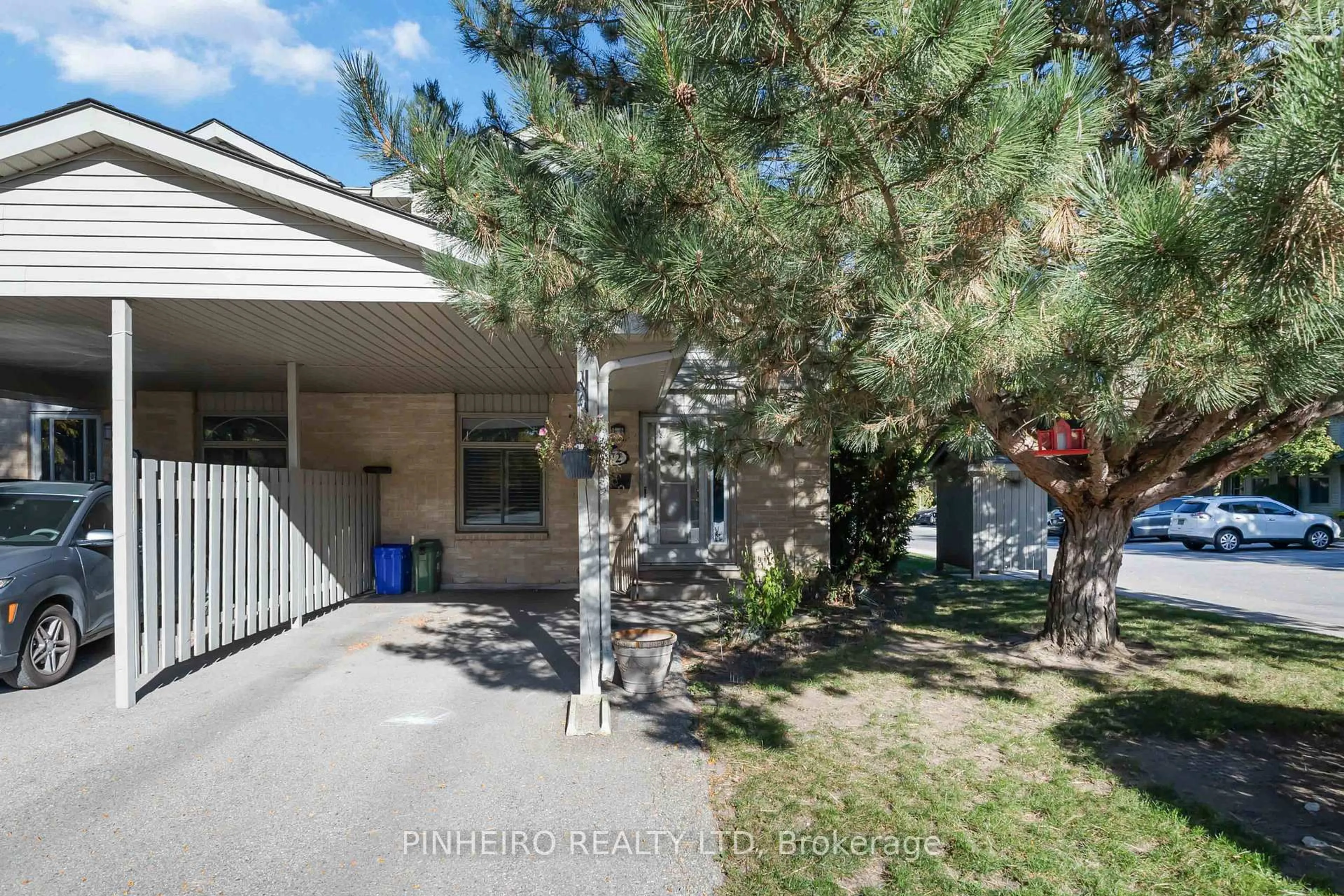 A pic from outside/outdoor area/front of a property/back of a property/a pic from drone, street for 141 Condor Crt #72, London East Ontario N5W 6A1