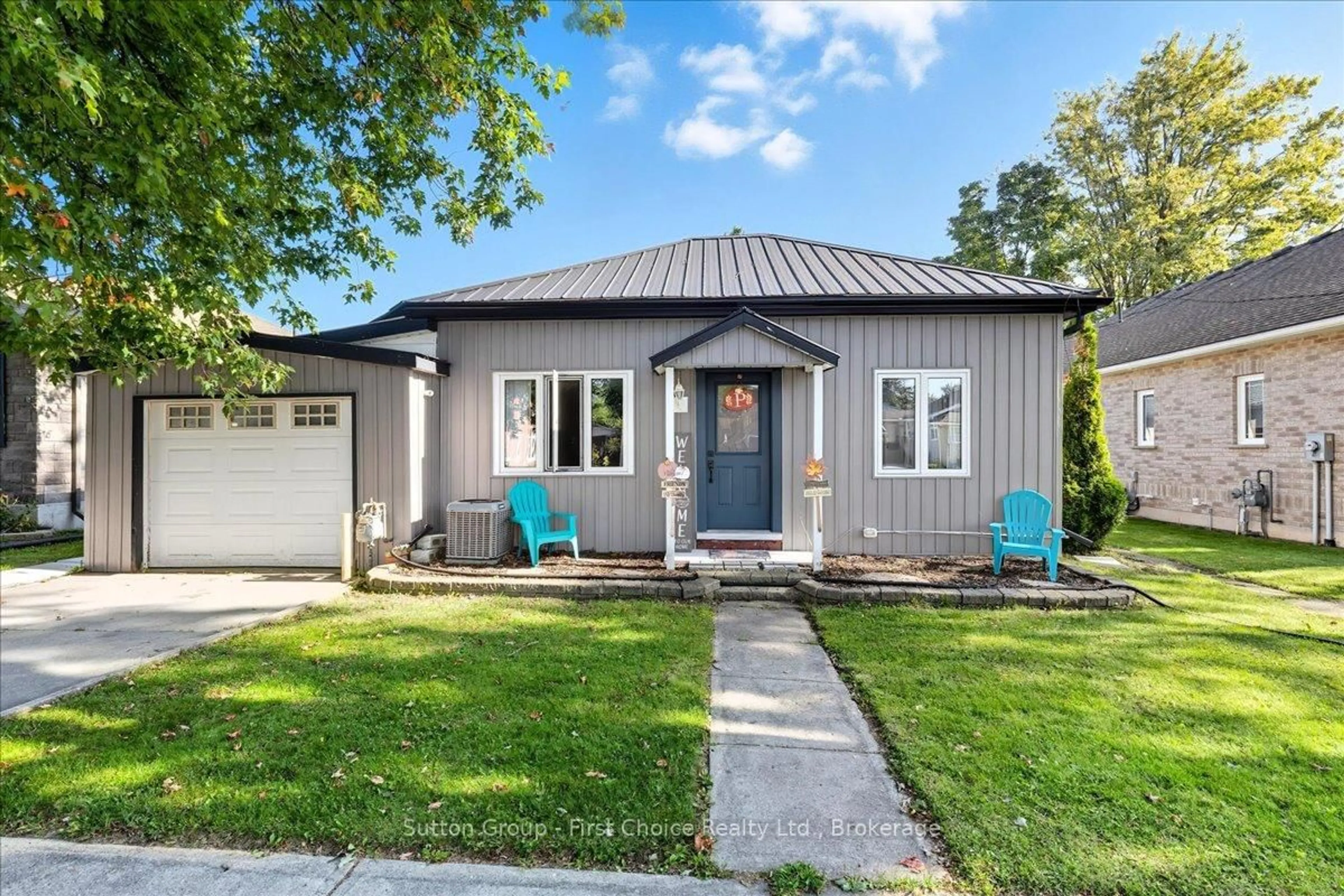 Home with vinyl exterior material, street for 33 Victoria St, West Perth Ontario N0K 1N0