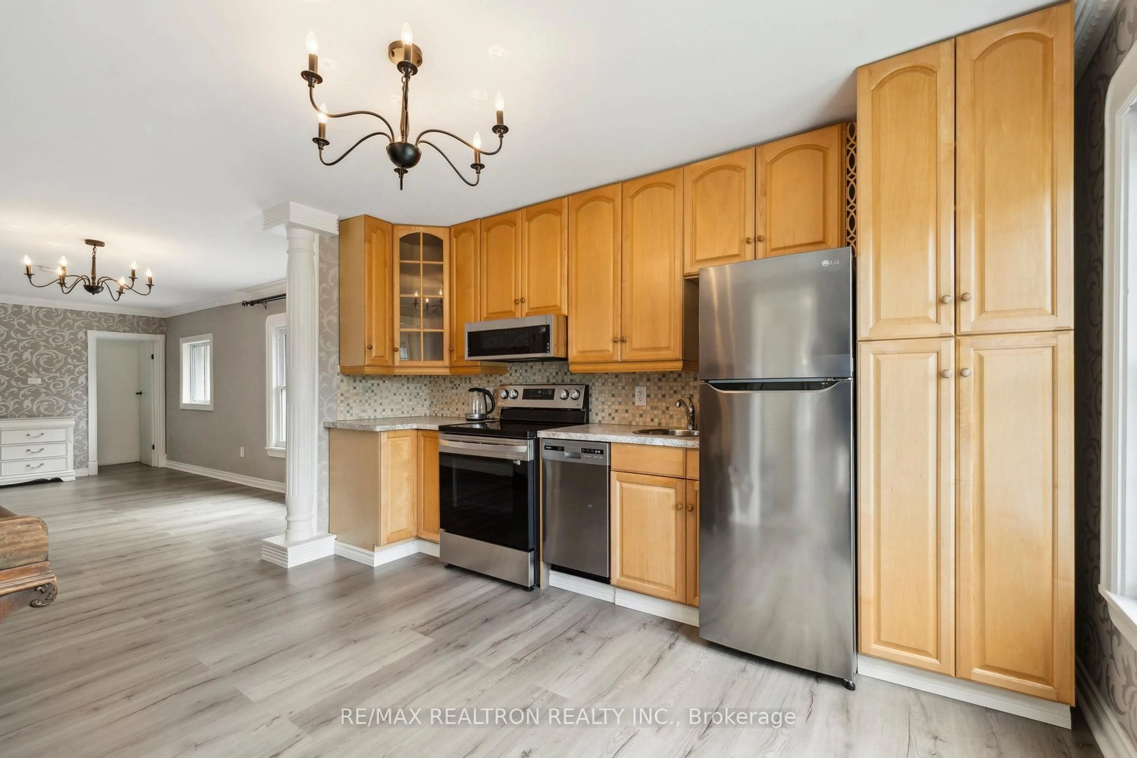 Open concept kitchen, unknown for 4844 Sixth Ave, Niagara Falls Ontario L2E 4T9