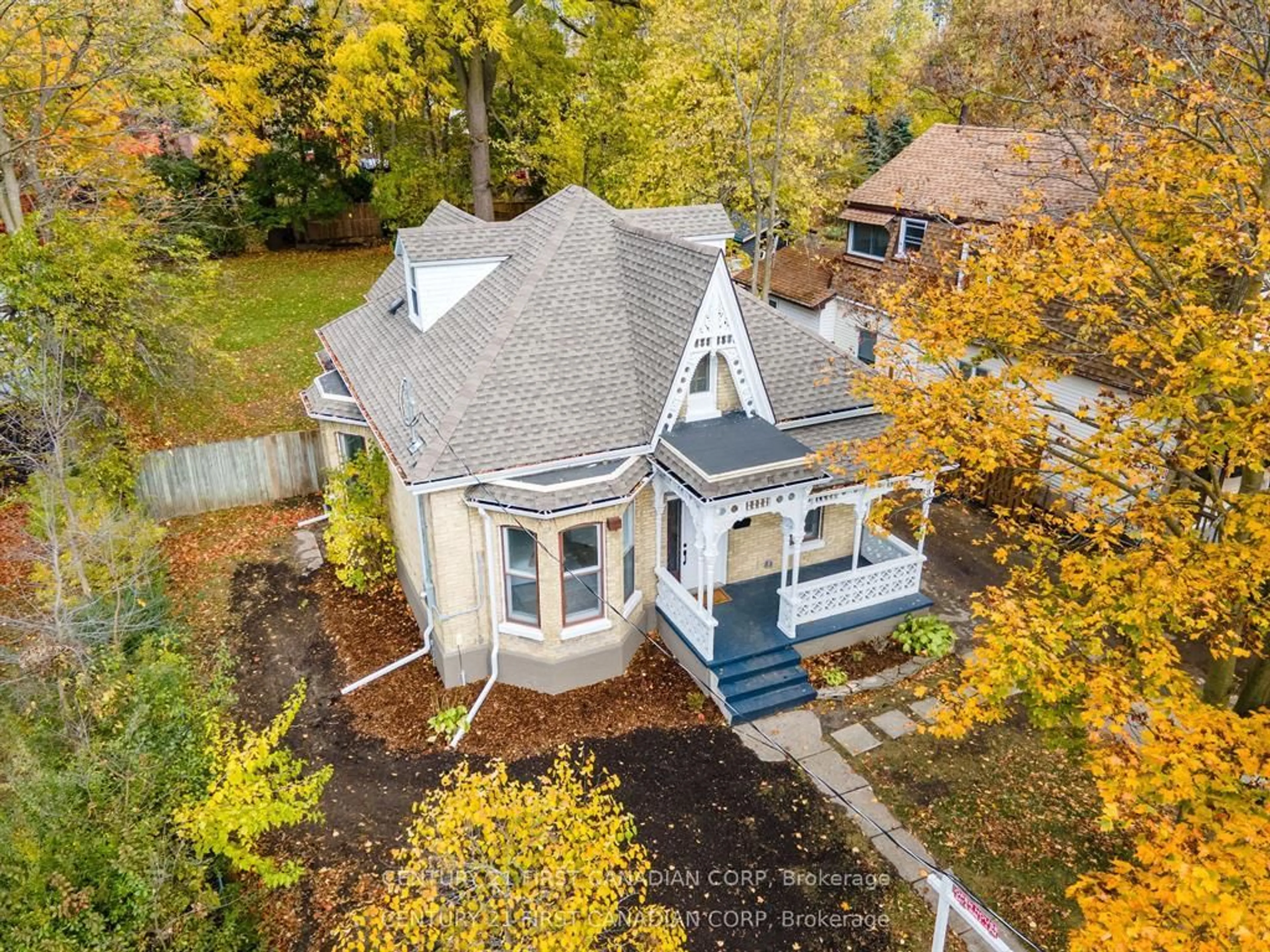 A pic from outside/outdoor area/front of a property/back of a property/a pic from drone, street for 14 Euclid Ave, London South Ontario N6C 1C1
