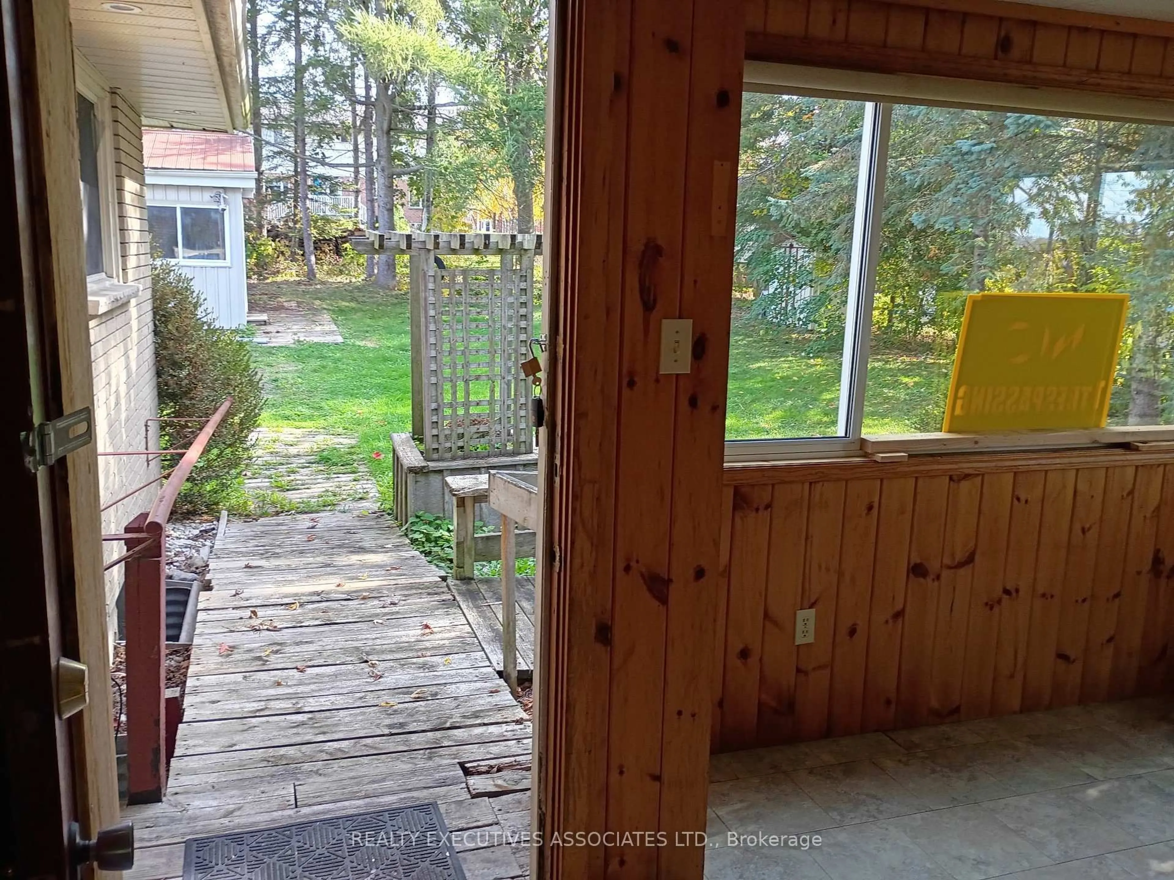 Unknown for 913 Ward St, Selwyn Ontario K0L 1H0