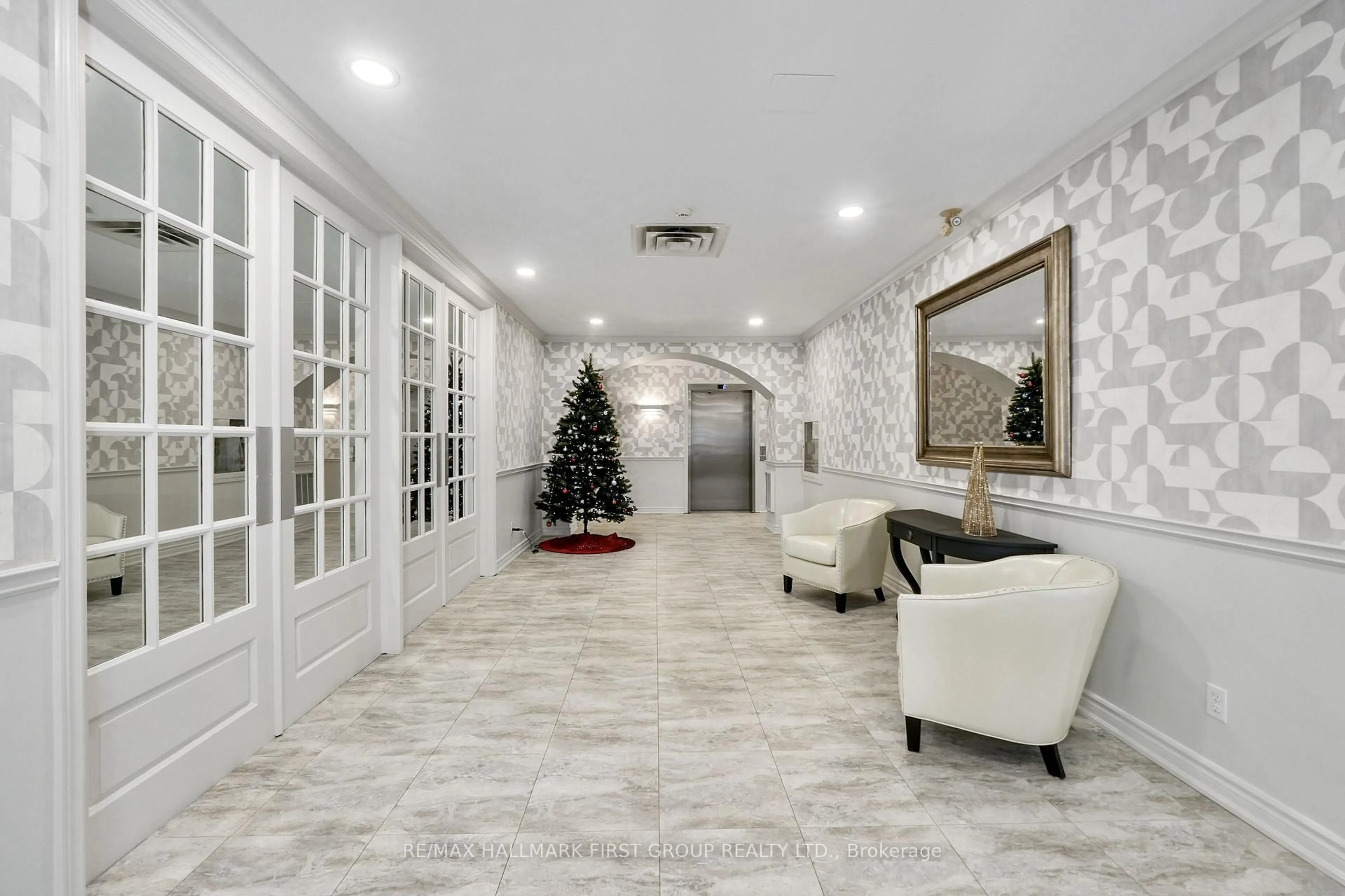 Indoor foyer for 130 Queen St #4A, Cobourg Ontario K9A 1N2