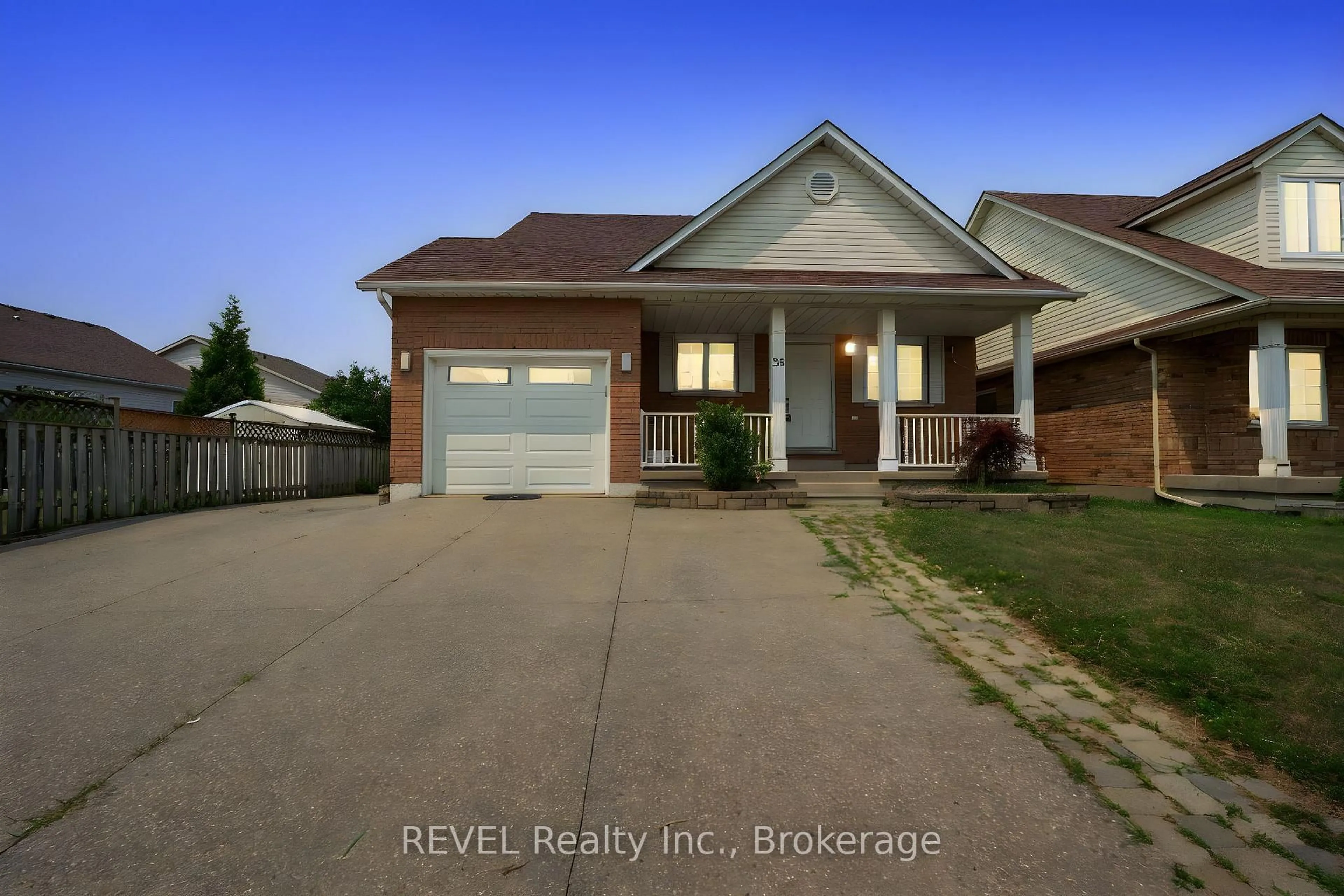 Home with brick exterior material, street for 35 Summers Dr, Thorold Ontario L2V 4Z9