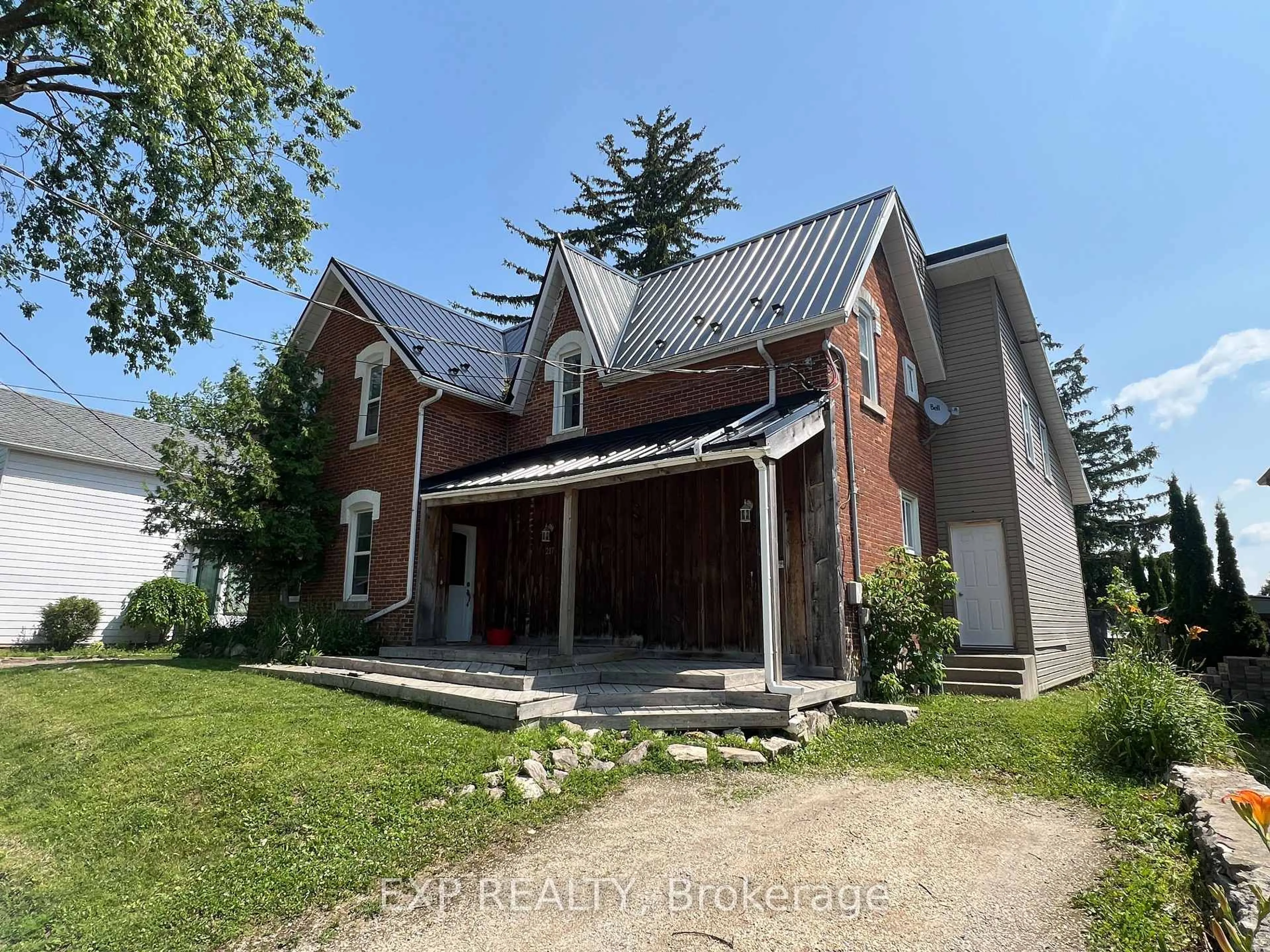 A pic from outside/outdoor area/front of a property/back of a property/a pic from drone, building for 217 Victoria St, Shelburne Ontario L0N 1S4