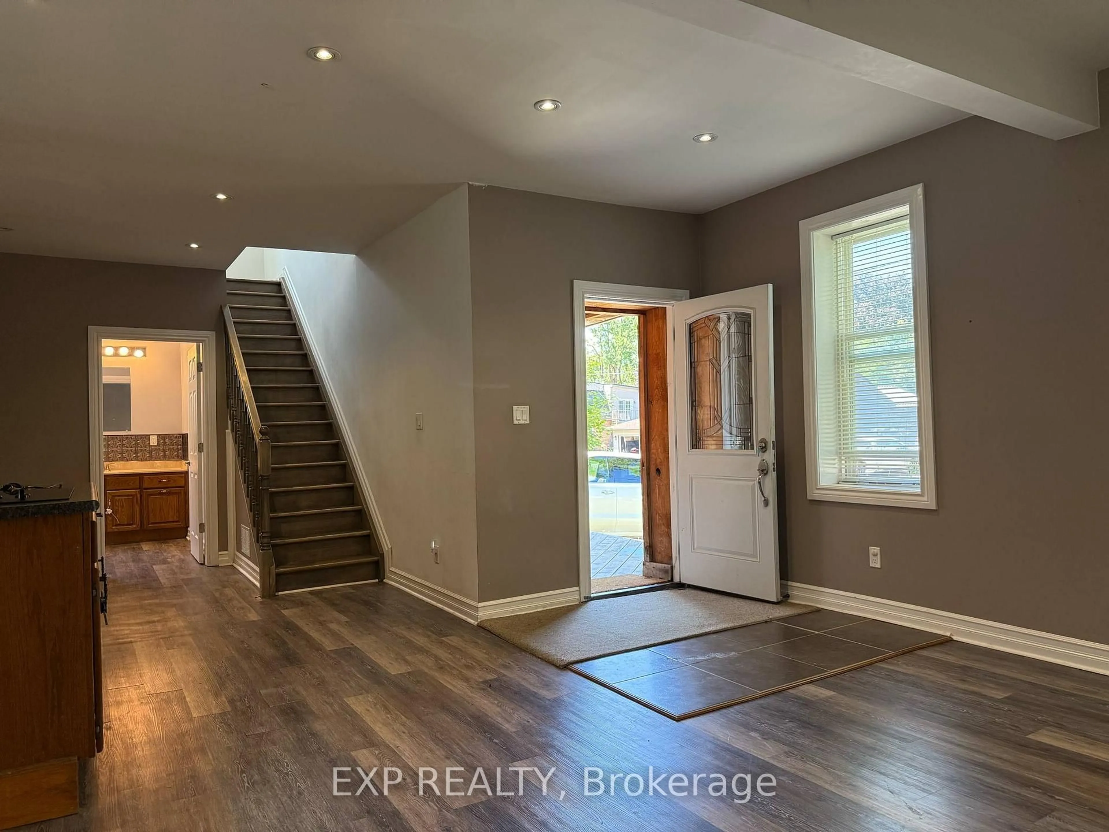 Indoor entryway for 217 Victoria St, Shelburne Ontario L0N 1S4