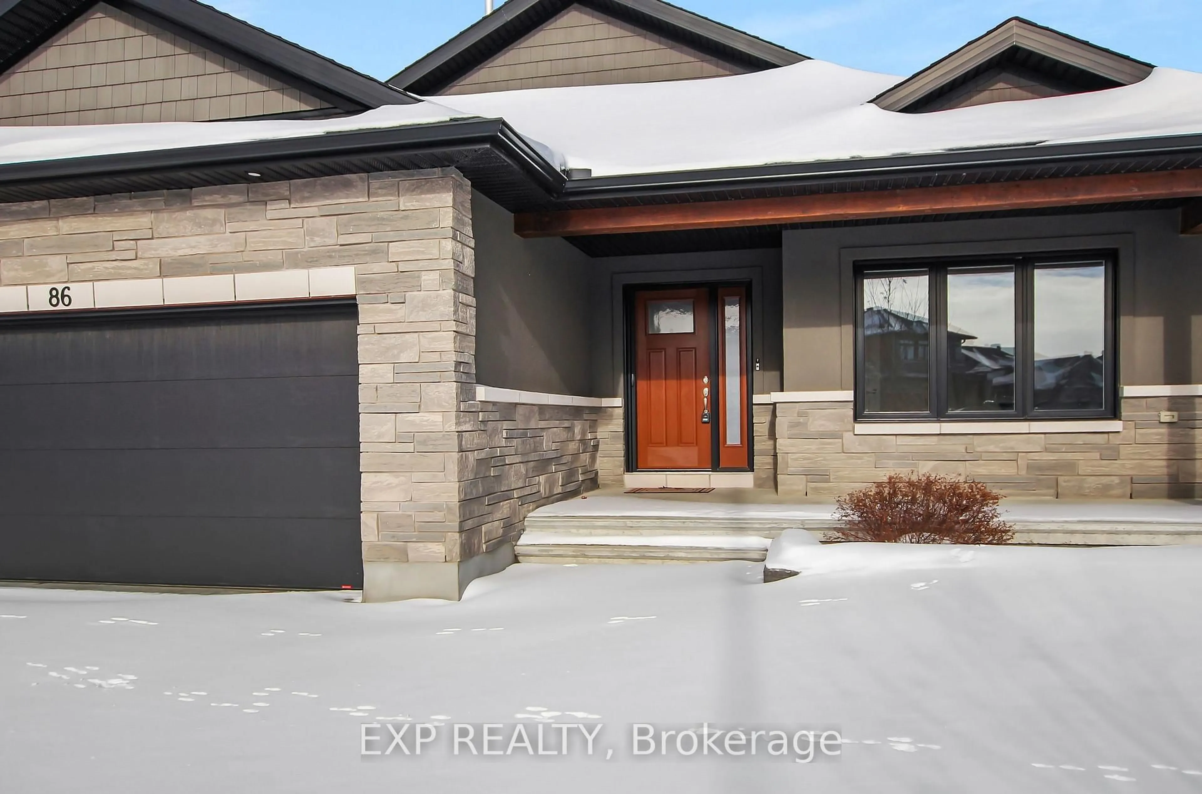Indoor entryway for 86 Horton St, Almonte Ontario K0A 1A0