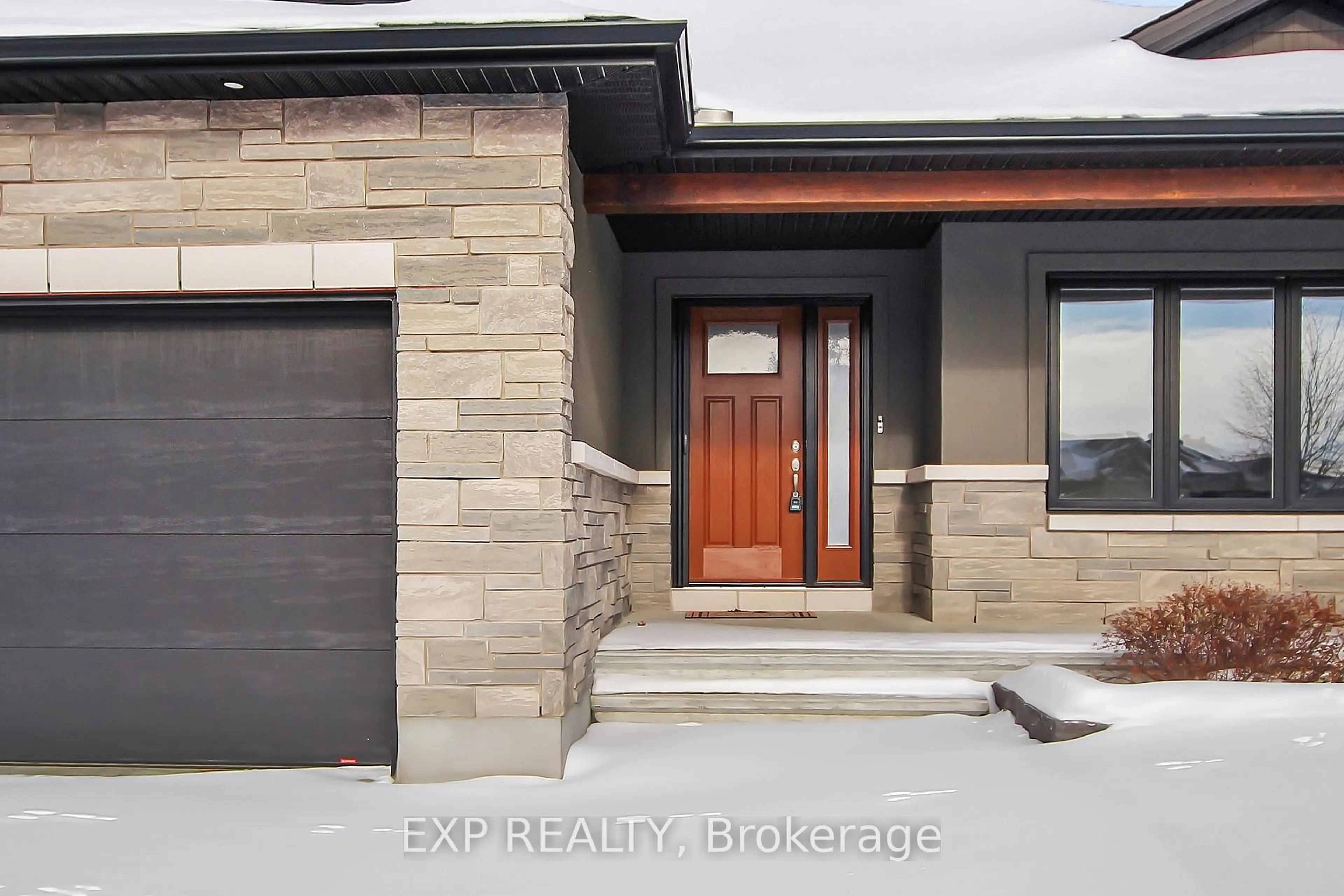 Indoor entryway for 86 Horton St, Almonte Ontario K0A 1A0
