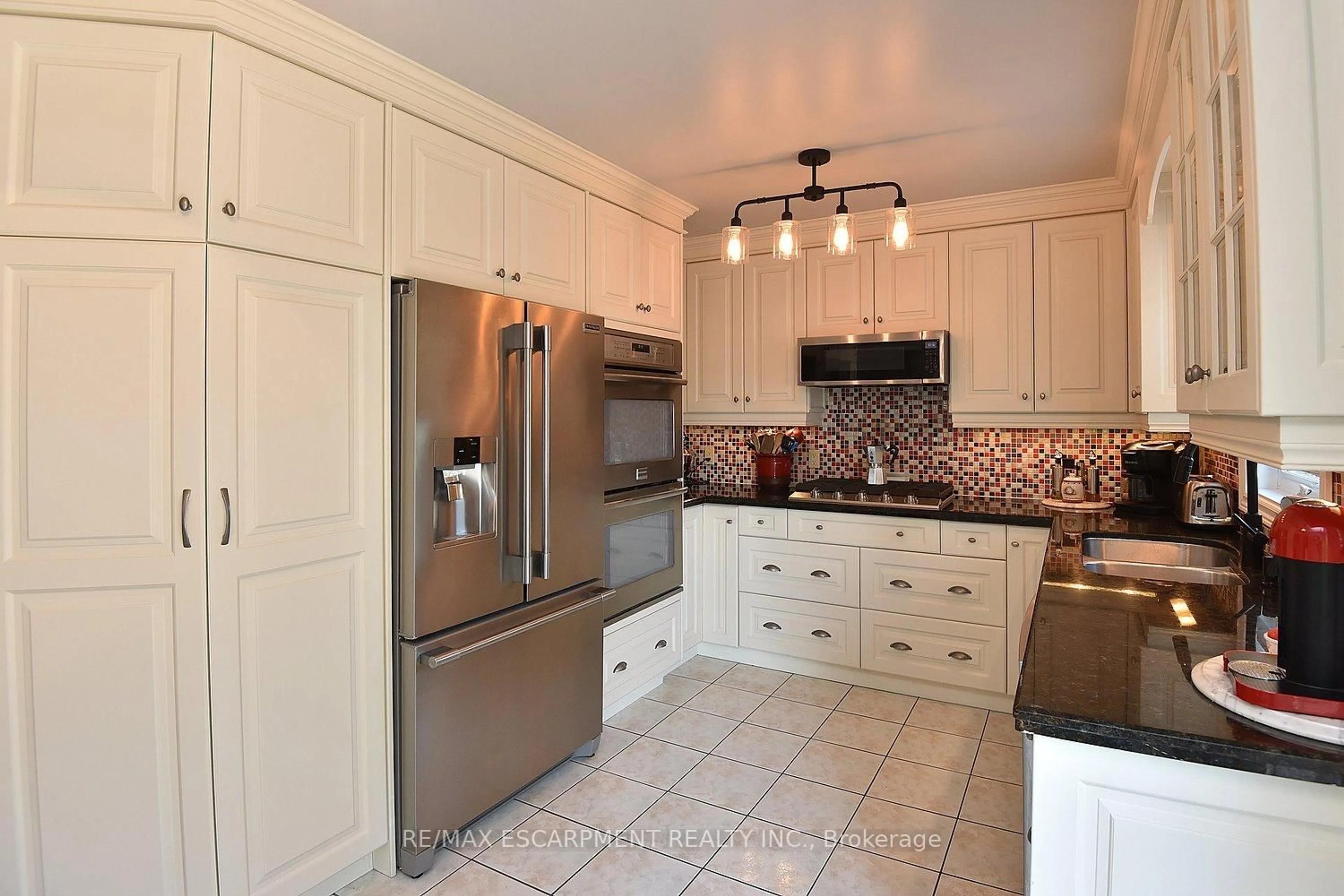 Contemporary kitchen, ceramic/tile floor for 11 Jacqueline Blvd, Hamilton Ontario L9B 2R1