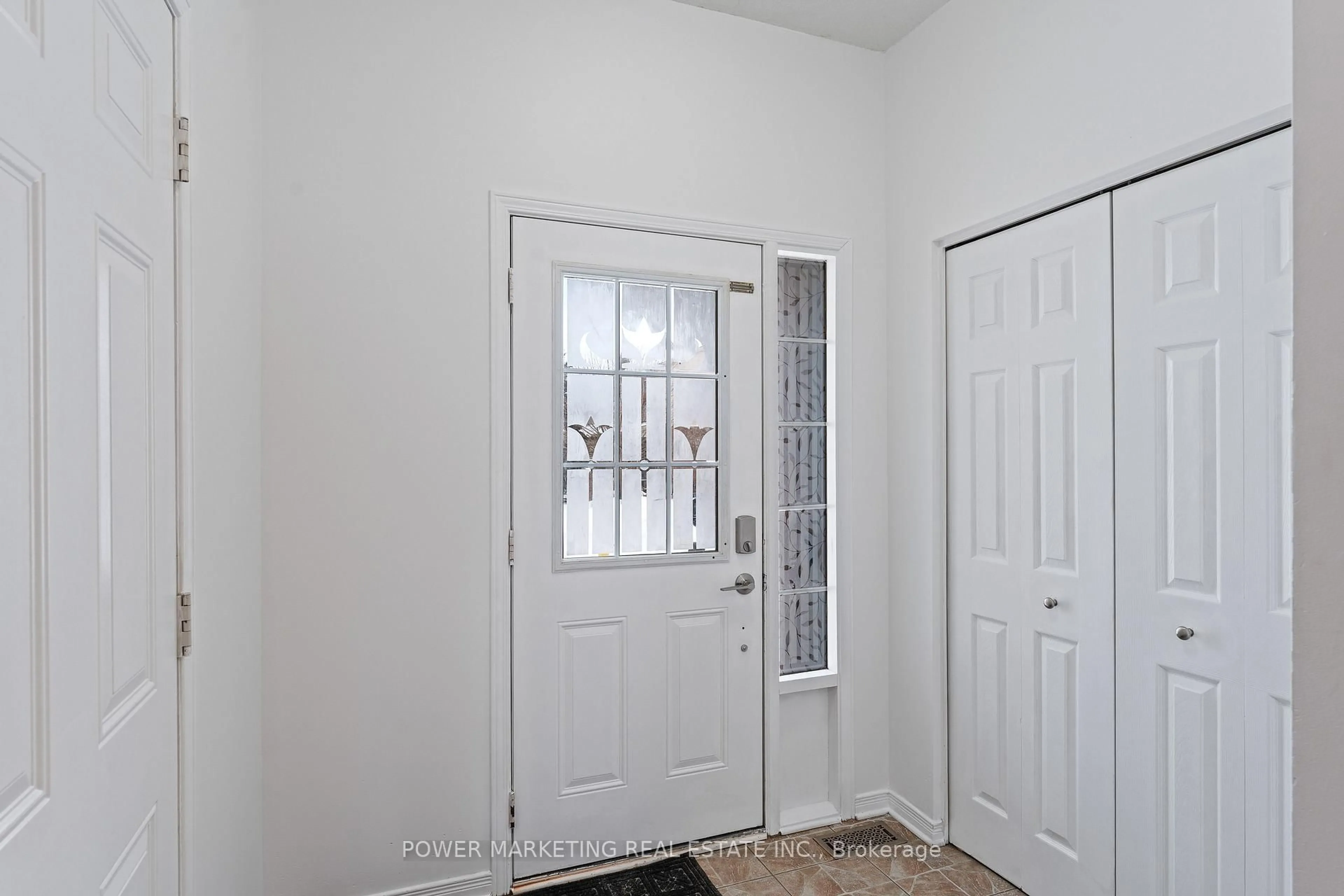 Indoor entryway for 116 ESTERBROOK Dr, Ottawa Ontario K1W 0A8