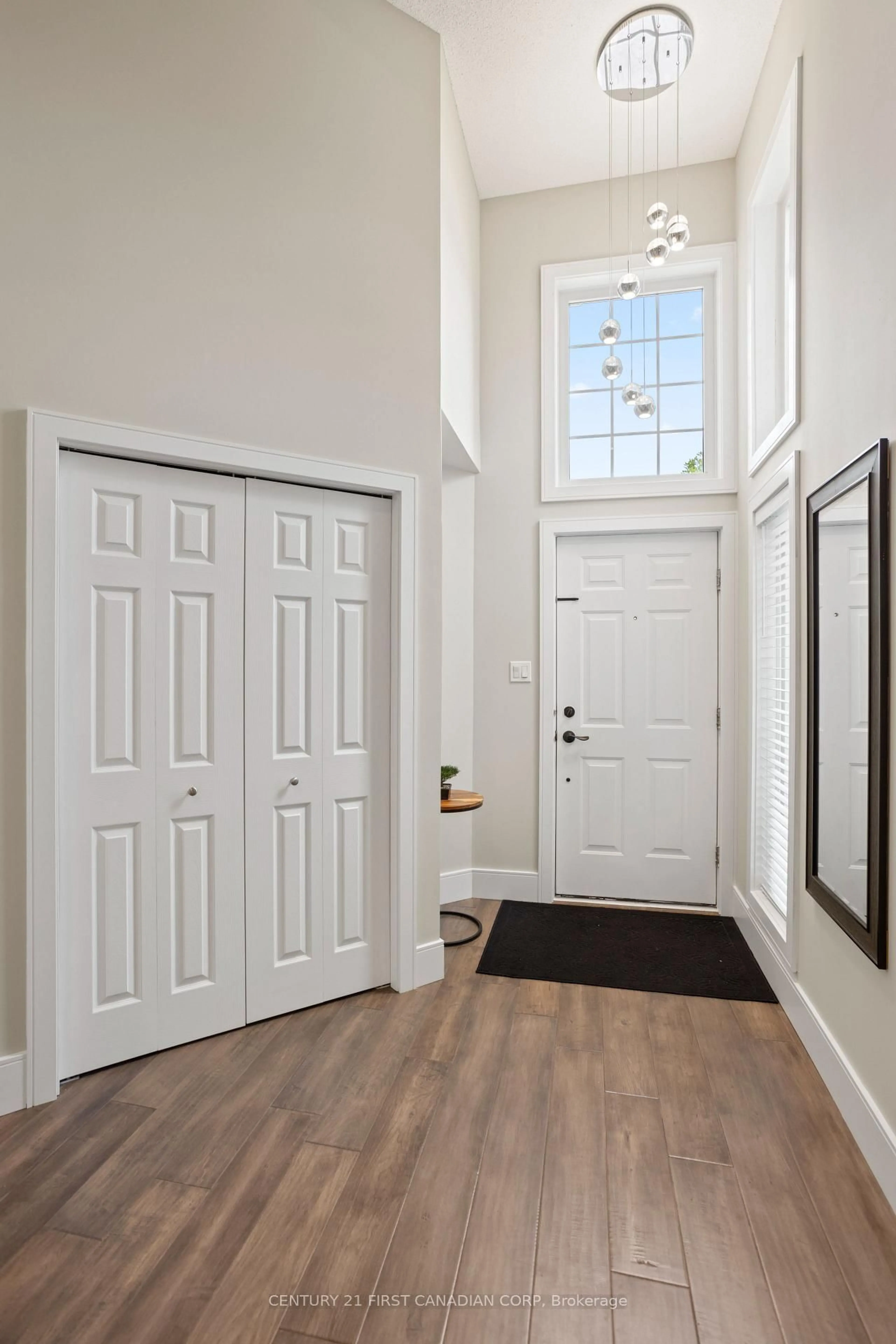 Indoor entryway for 1075 Blackmaple Crt, London East Ontario N5Y 5P9