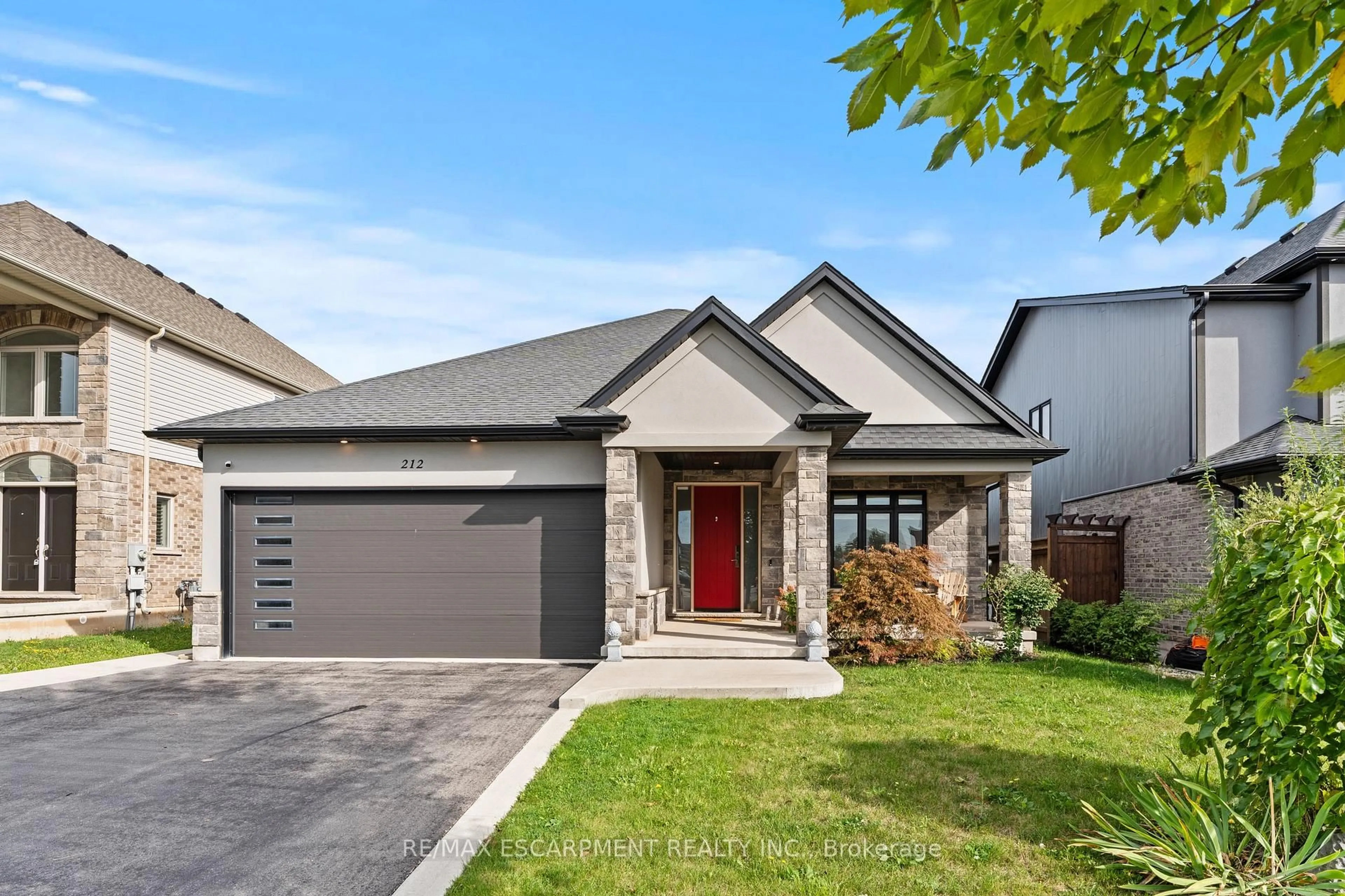 Home with brick exterior material, street for 212 Viger Dr, Welland Ontario L3B 1A5