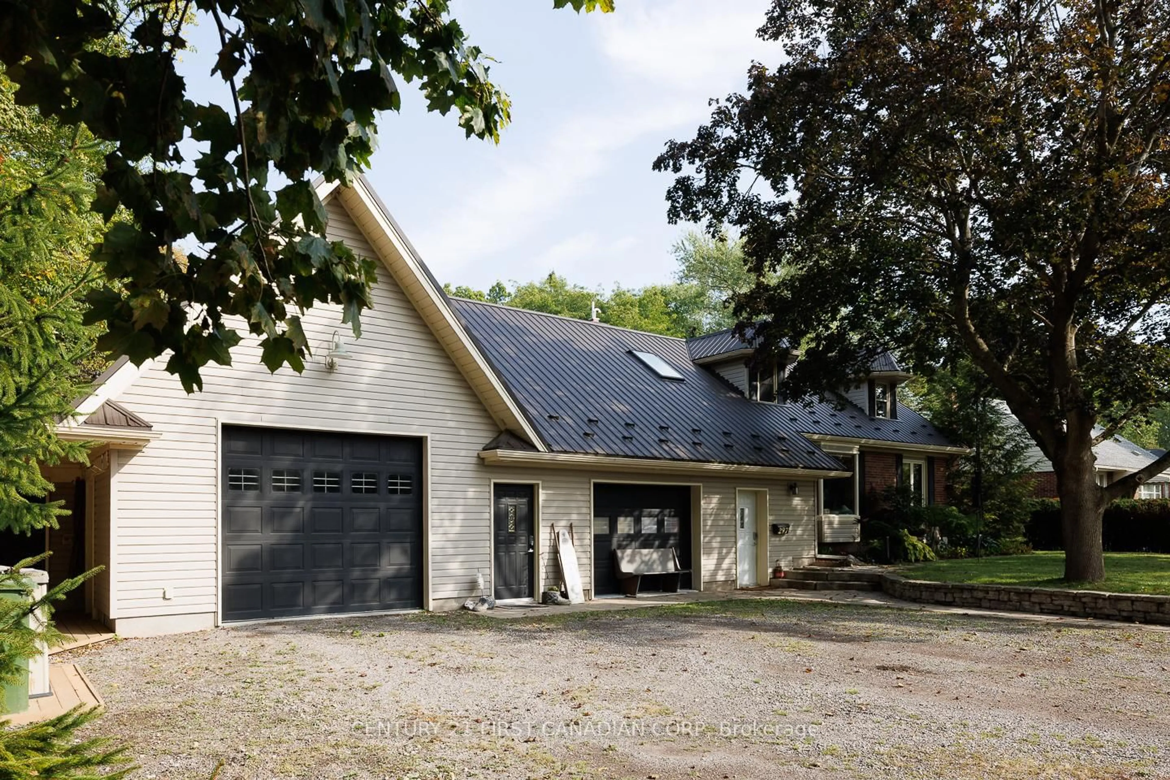 Home with vinyl exterior material, street for 297 Alma St, St. Thomas Ontario N5P 3B9